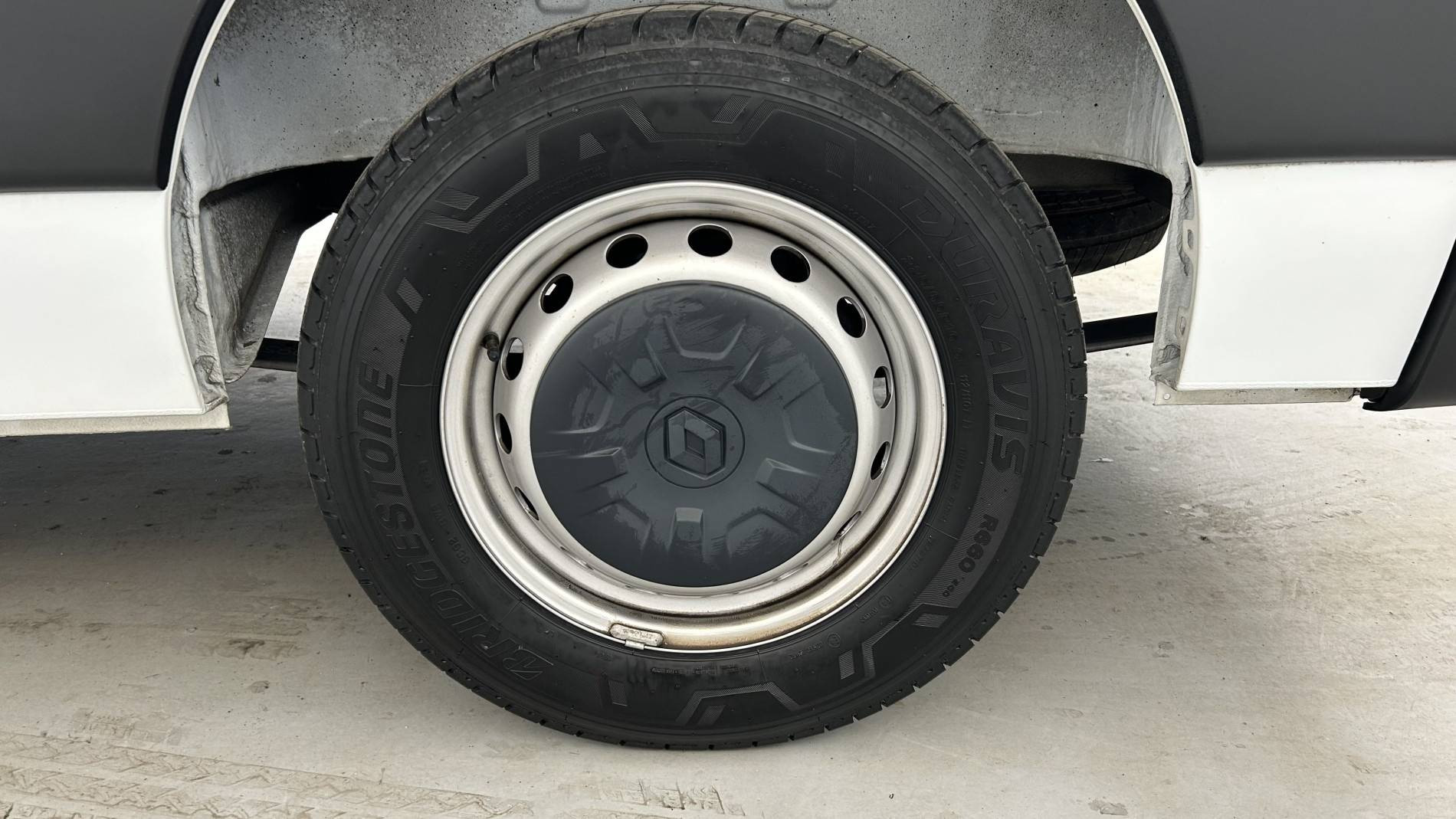 Vente en ligne Renault Master Fourgon MASTER FGN TRAC F3500 L2H2 BLUE DCI 135 au prix de 26 999 €