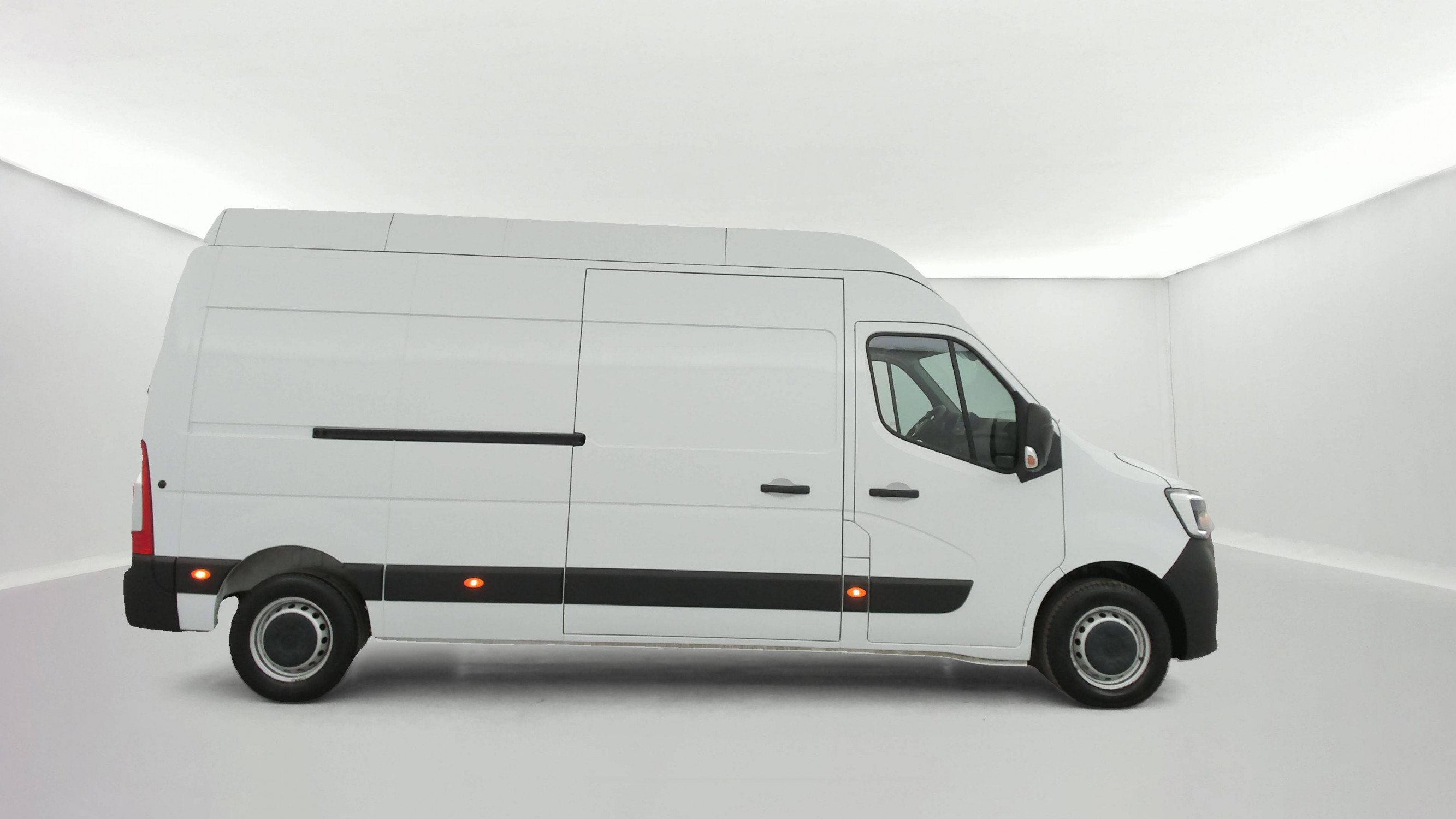Vente en ligne Renault Master Fourgon MASTER FGN TRAC F3500 L3H3 BLUE DCI 135 au prix de 28 990 €