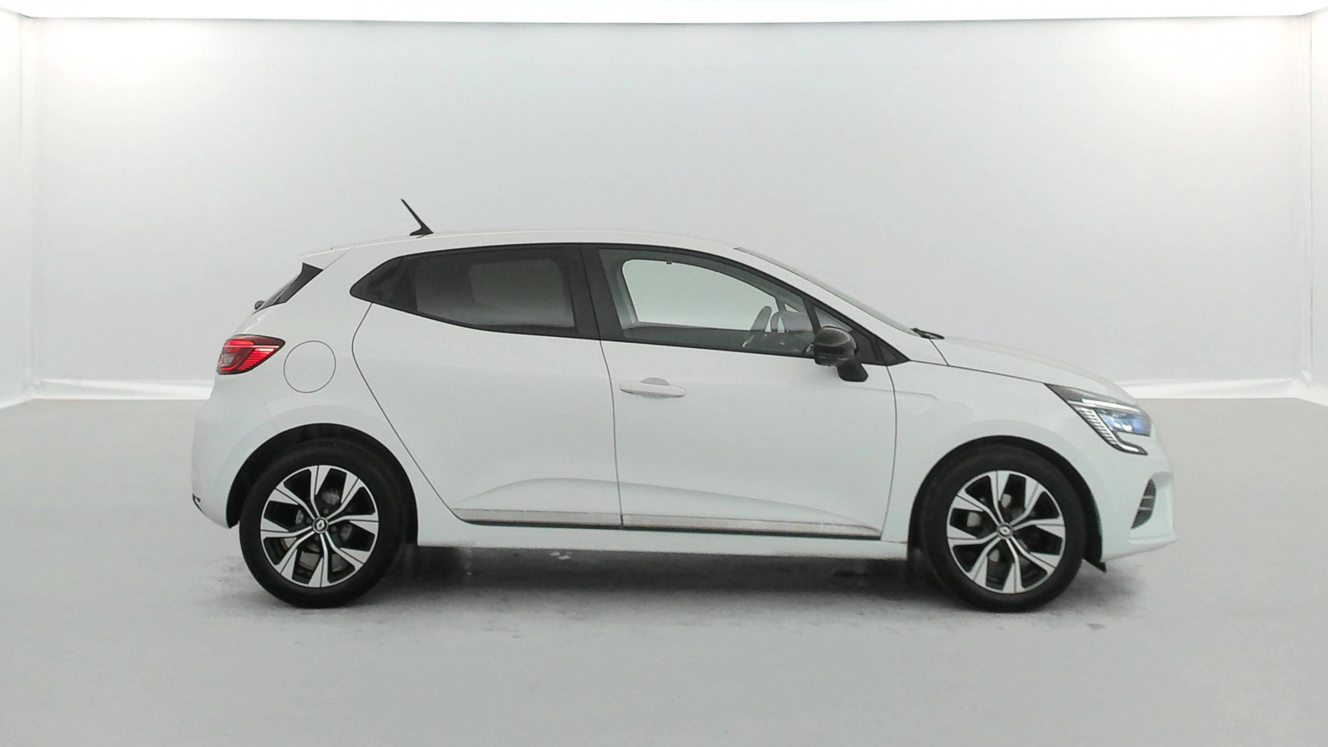 Vente en ligne Renault Clio 5 Clio TCe 90 au prix de 13 790 €