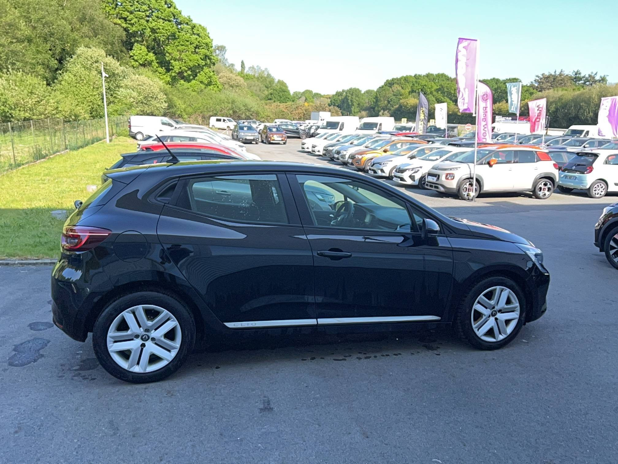 Vente en ligne Renault Clio 5 Clio TCe 90 au prix de 12 590 €