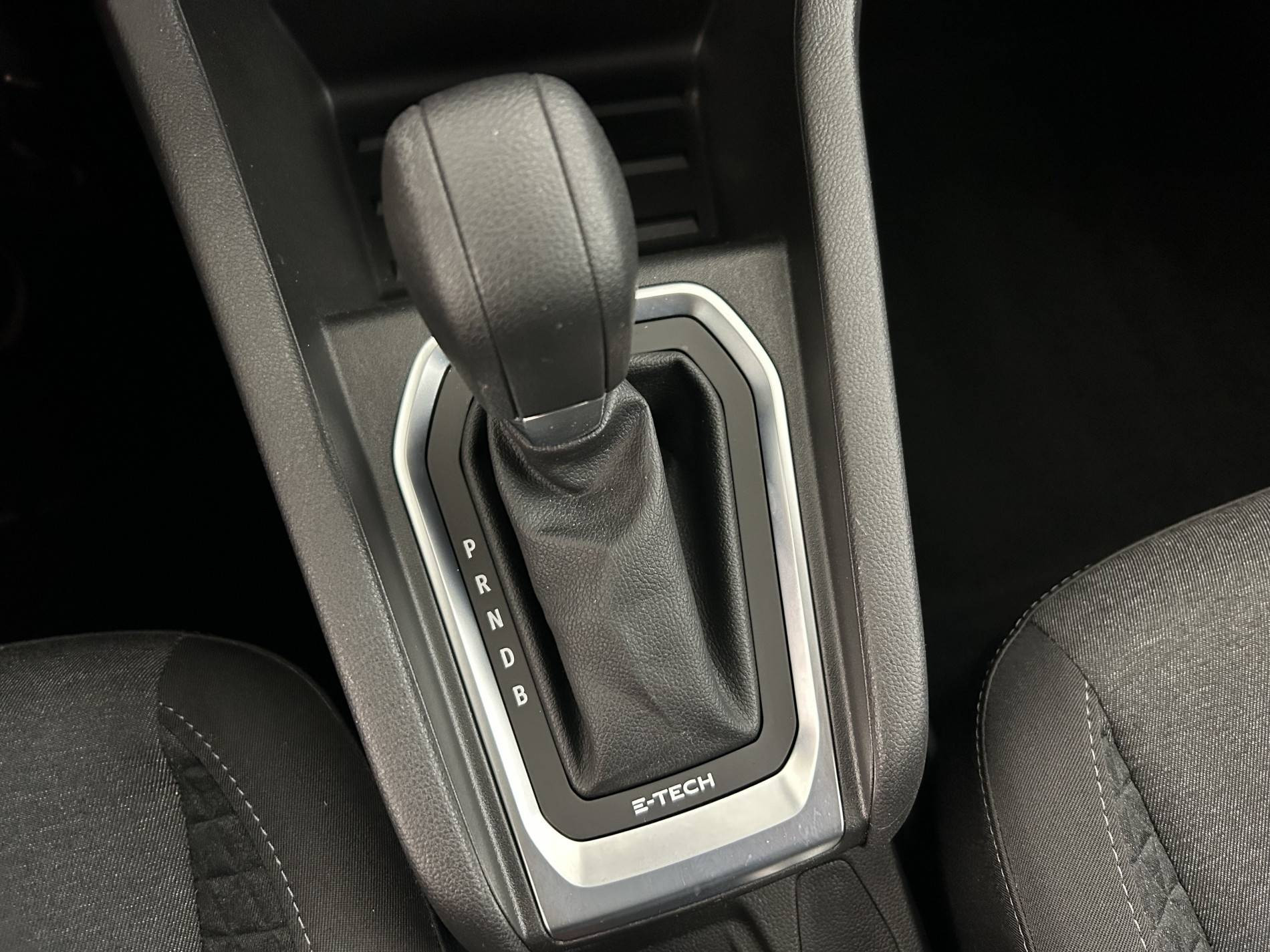 Vente en ligne Renault Clio 5 Clio E-Tech 140 - 21N au prix de 16 890 €