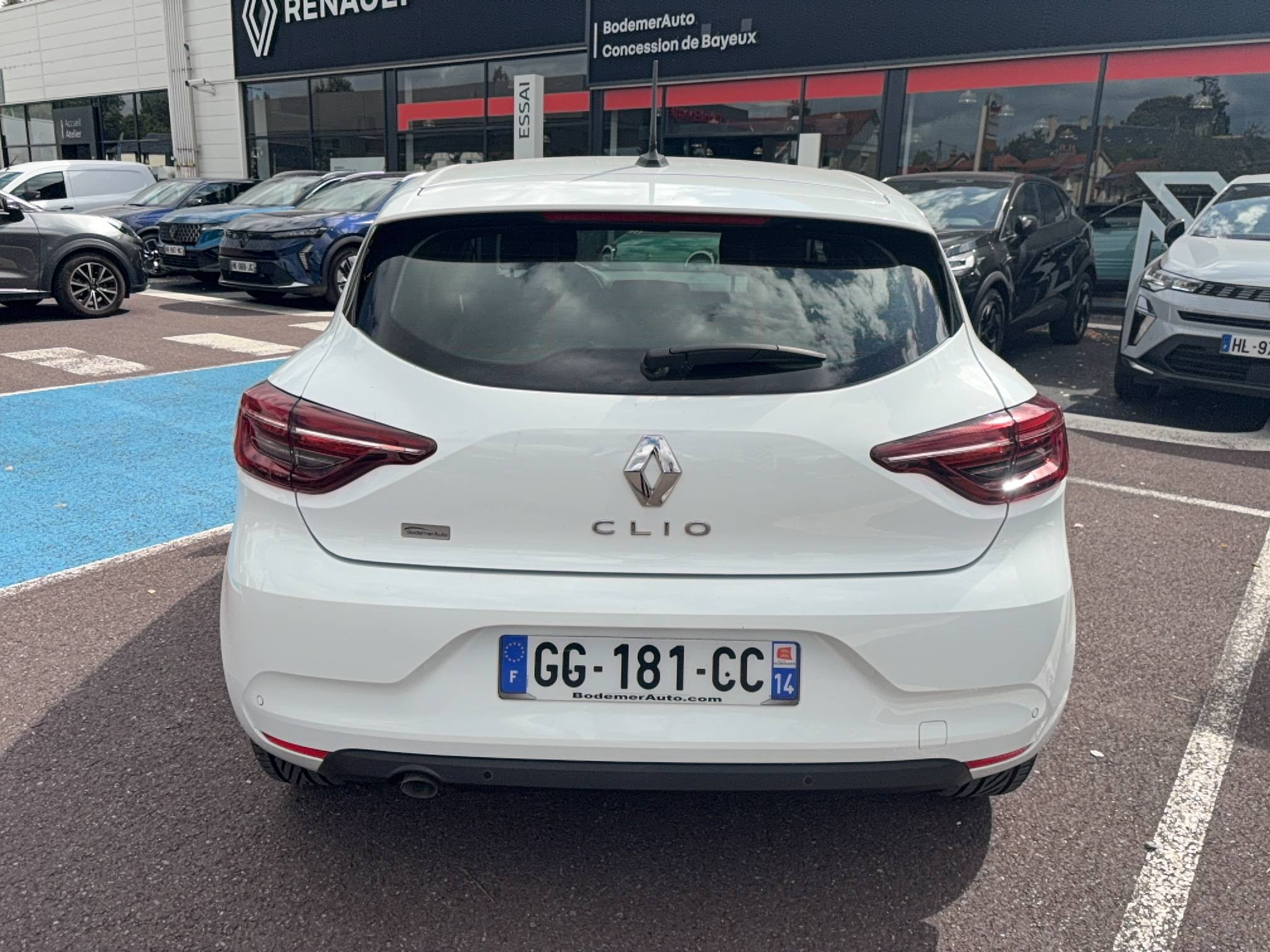 Vente en ligne Renault Clio 5 Clio TCe 90 - 21N au prix de 12 990 €