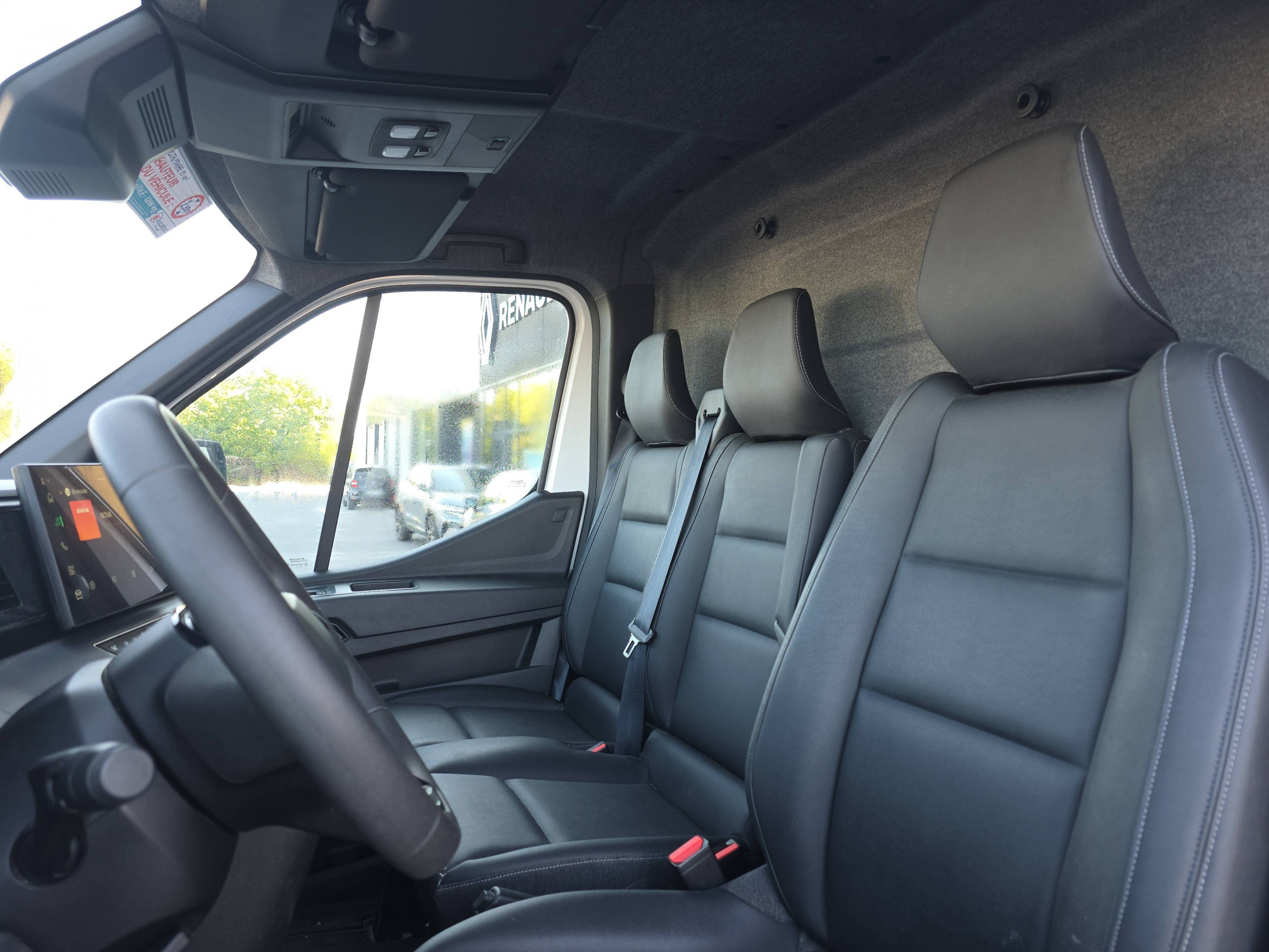 Vente en ligne Renault Master Fourgon MASTER FG BLUE DCI 130 L2H2 3T5 TR au prix de 29 990 €