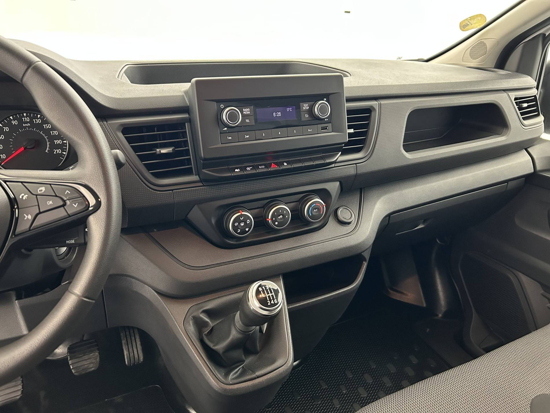 Vente en ligne Renault Trafic 3 Fourgon TRAFIC FGN L2H1 3000 KG BLUE DCI 130 au prix de 23 700 €