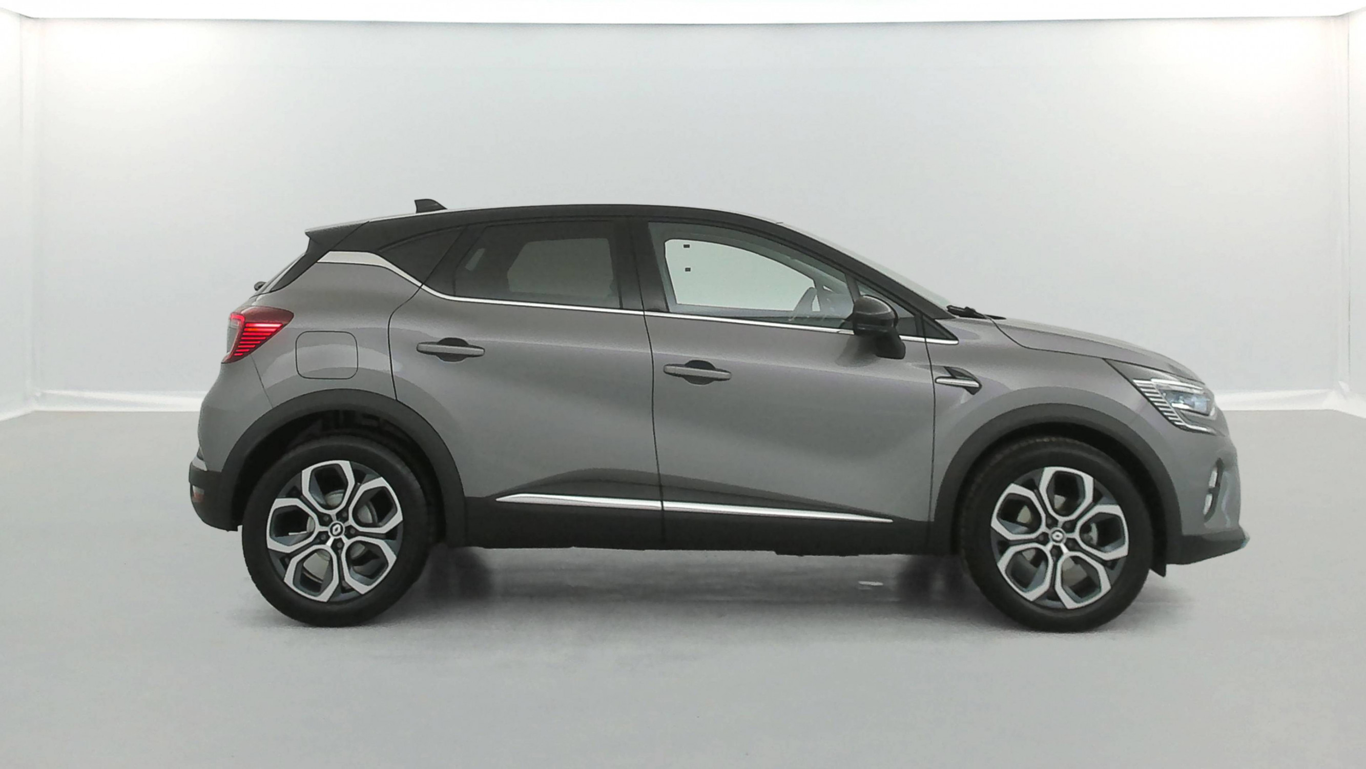 Vente en ligne Renault Captur  mild hybrid 160 EDC au prix de 20 490 €