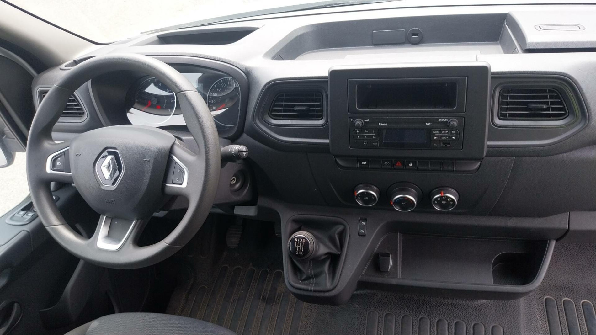 Vente en ligne Renault Master Fourgon MASTER FGN TRAC F3500 L3H3 BLUE DCI 135 au prix de 25 490 €