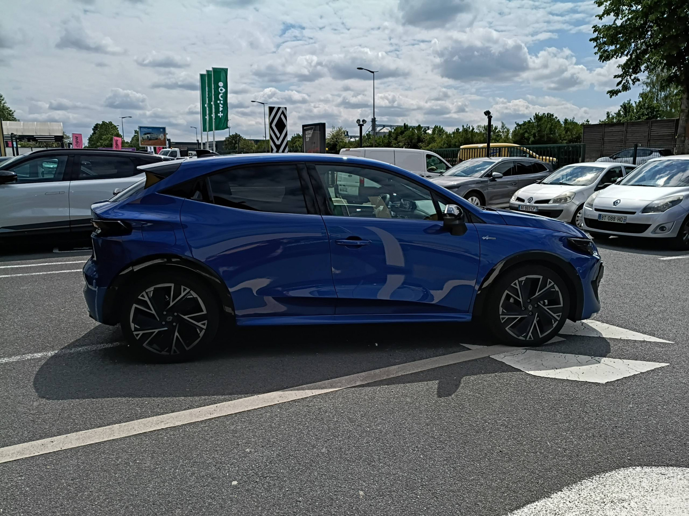 Vente en ligne Renault Clio 6 Clio E-Tech full hybrid 160 ch au prix de 28 490 €
