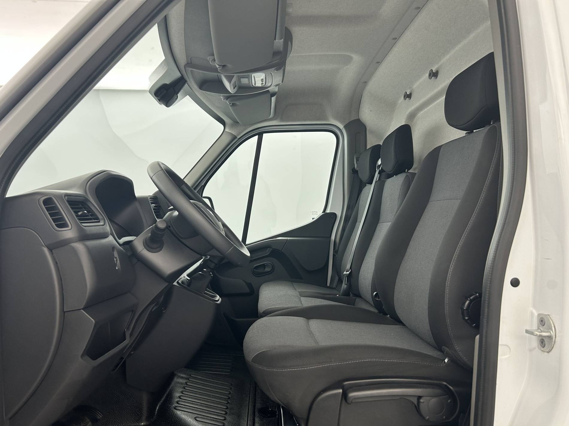 Vente en ligne Renault Master Fourgon MASTER FGN TRAC F3500 L2H2 BLUE DCI 135 au prix de 22 990 €