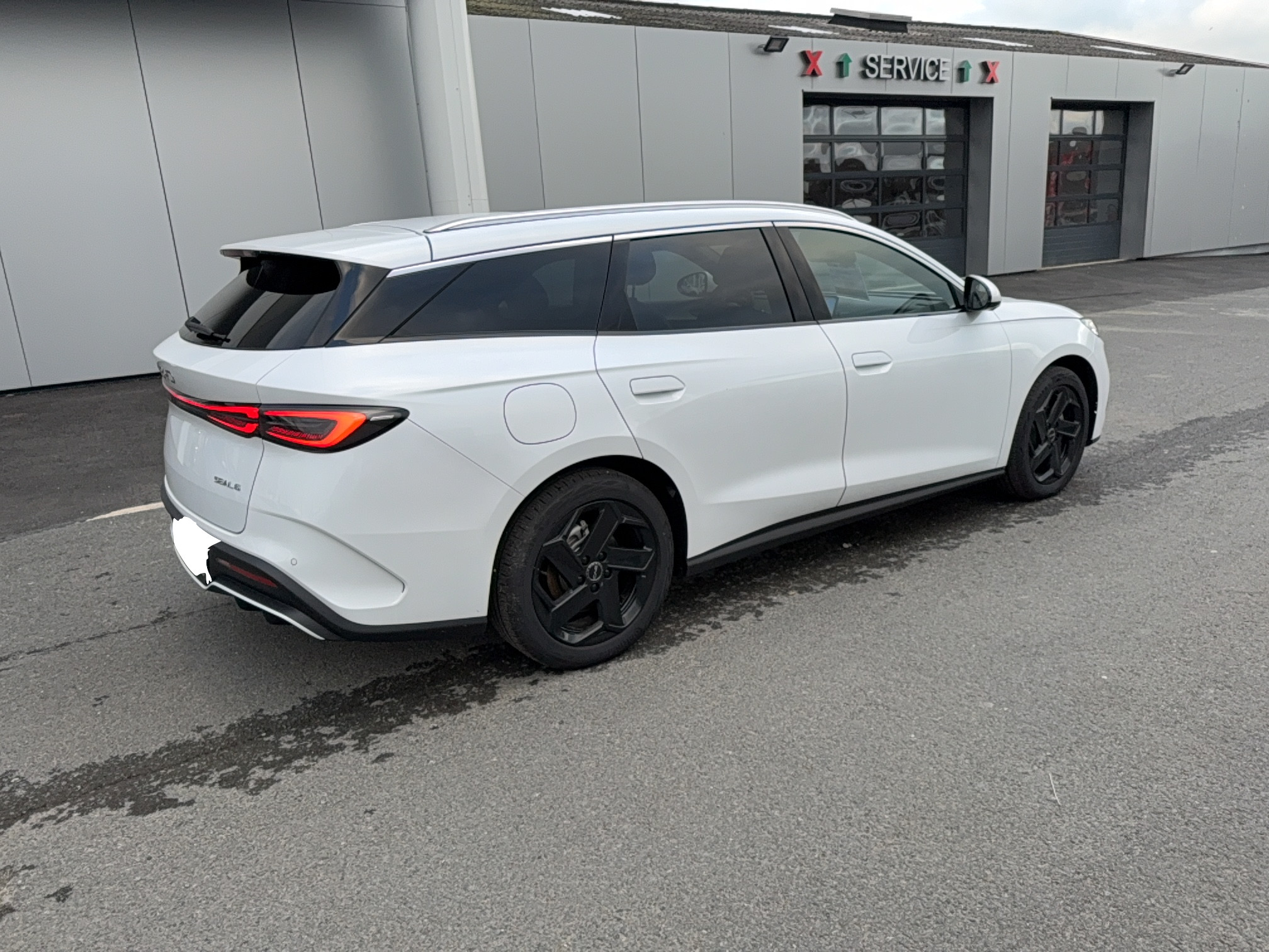 Vente en ligne Byd Seal 6 DM-i Touring  1.5l DM-i 156 kW PHEV au prix de 36 390 €