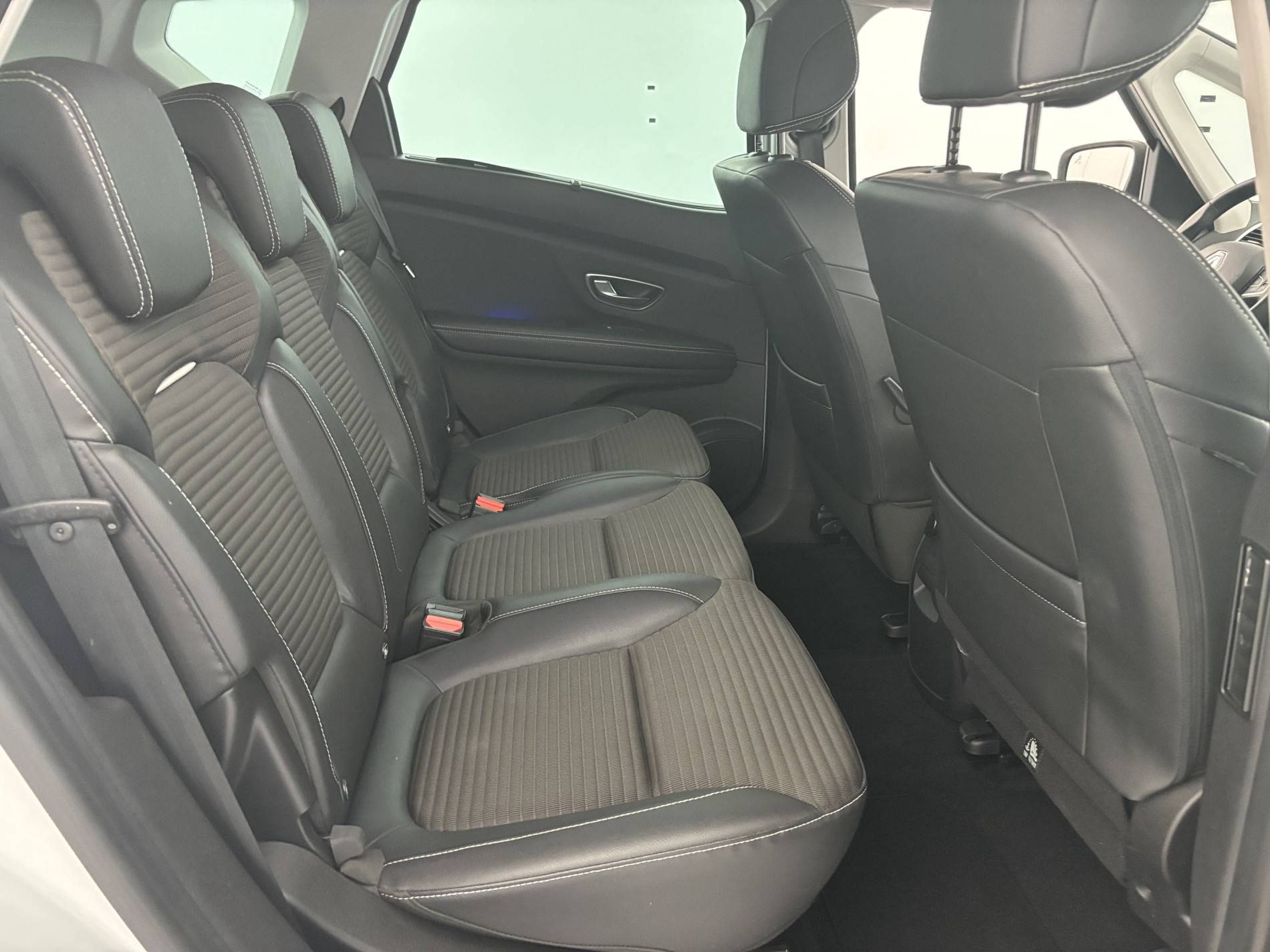 Vente en ligne Renault Scenic 4 Scenic Blue dCi 120 au prix de 15 590 €