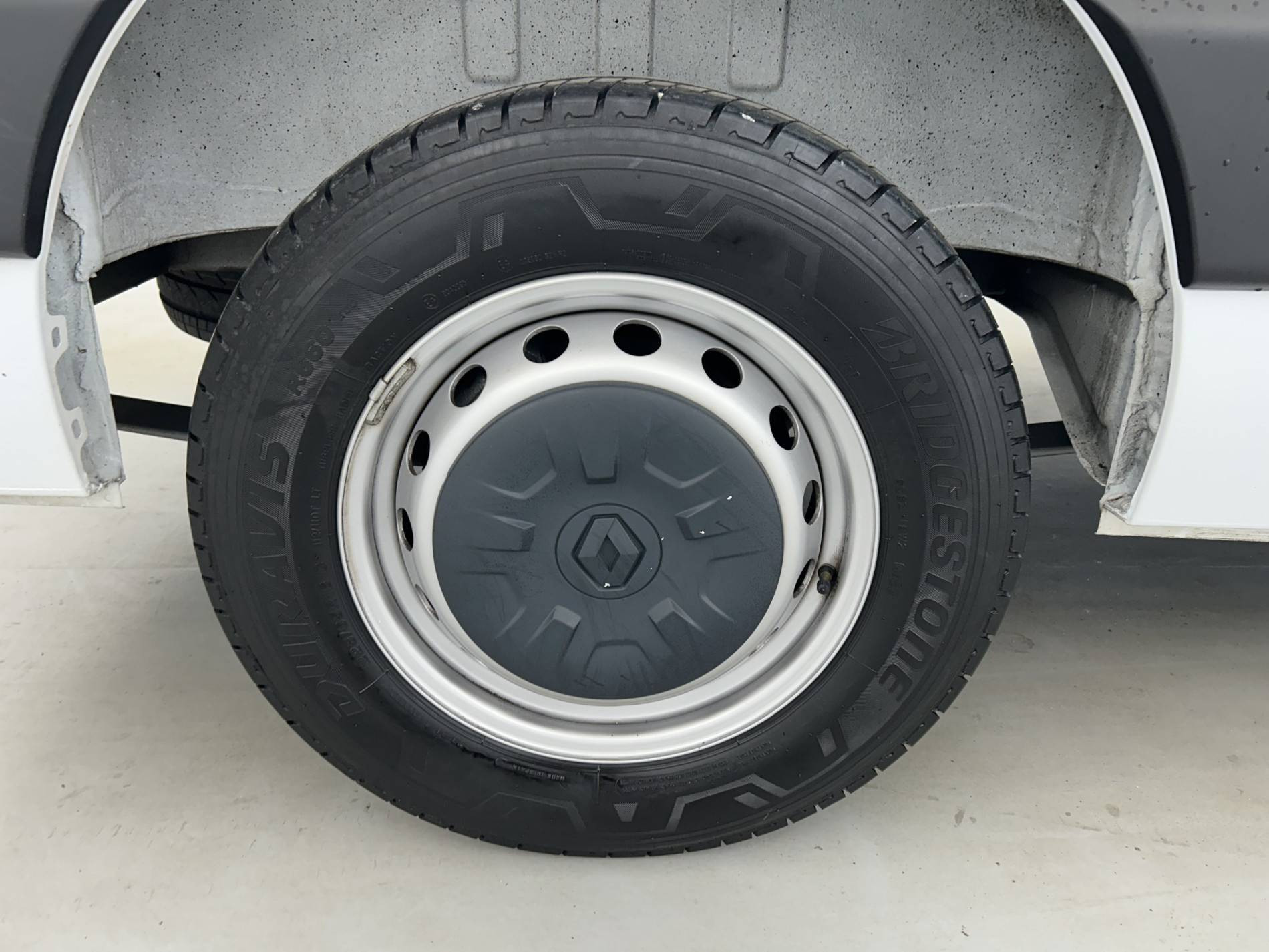 Vente en ligne Renault Master Fourgon MASTER FGN TRAC F3500 L2H2 BLUE DCI 135 au prix de 26 990 €