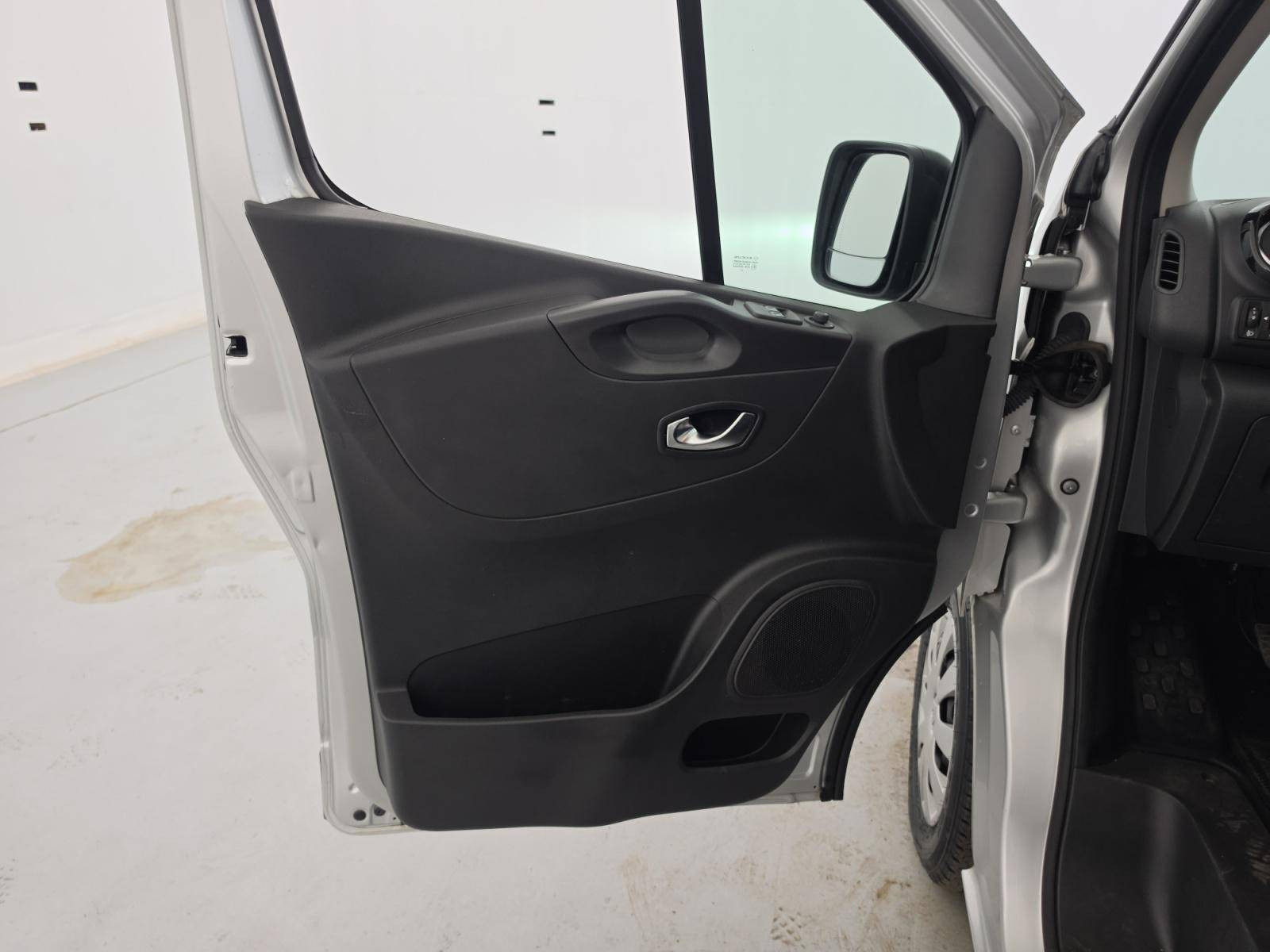 Vente en ligne Renault Trafic 3 Fourgon TRAFIC FGN L1H1 1000 KG DCI 120 au prix de 17 990 €