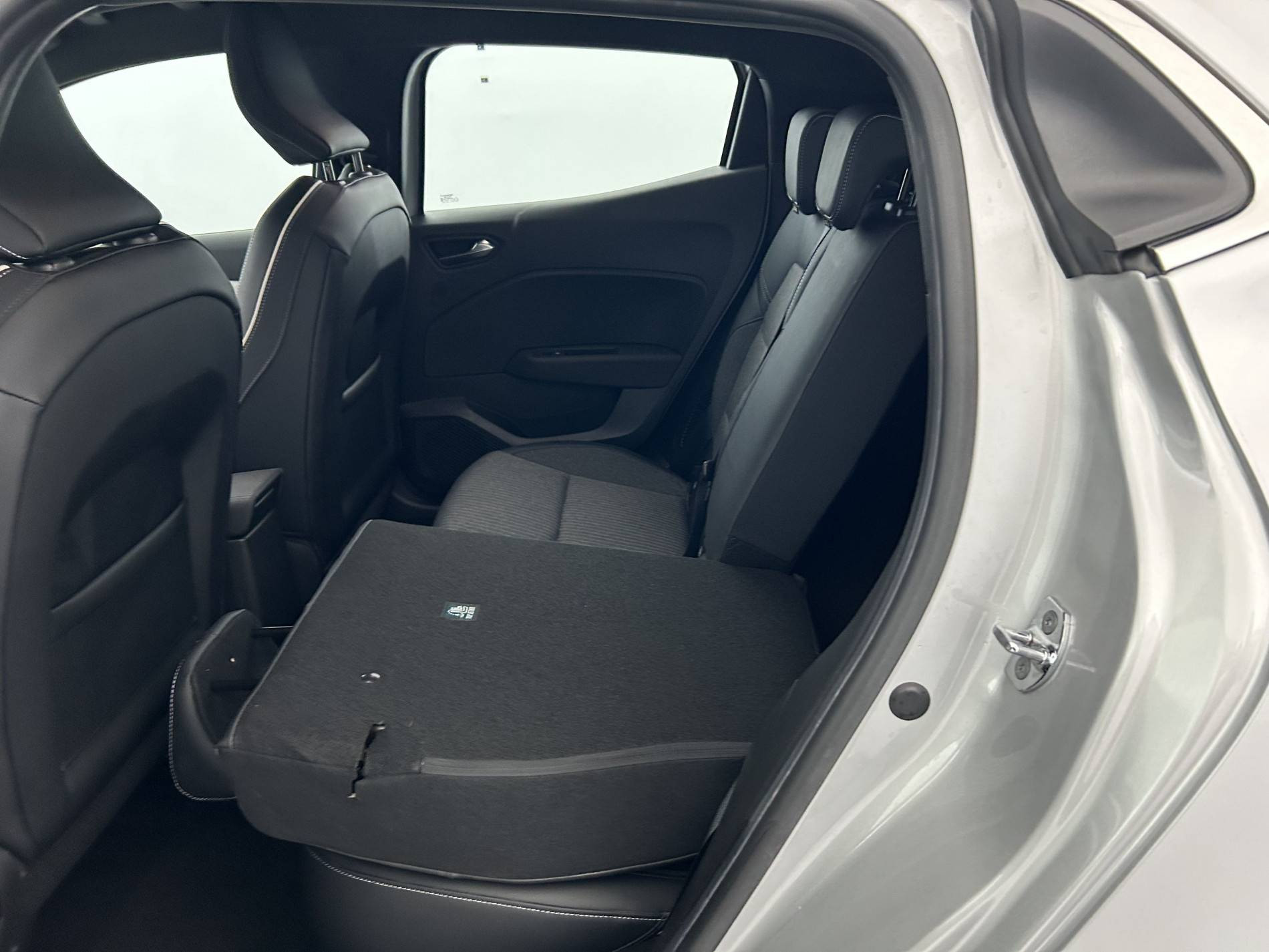 Vente en ligne Renault Clio 5 Clio E-Tech 140 - 21N au prix de 16 890 €