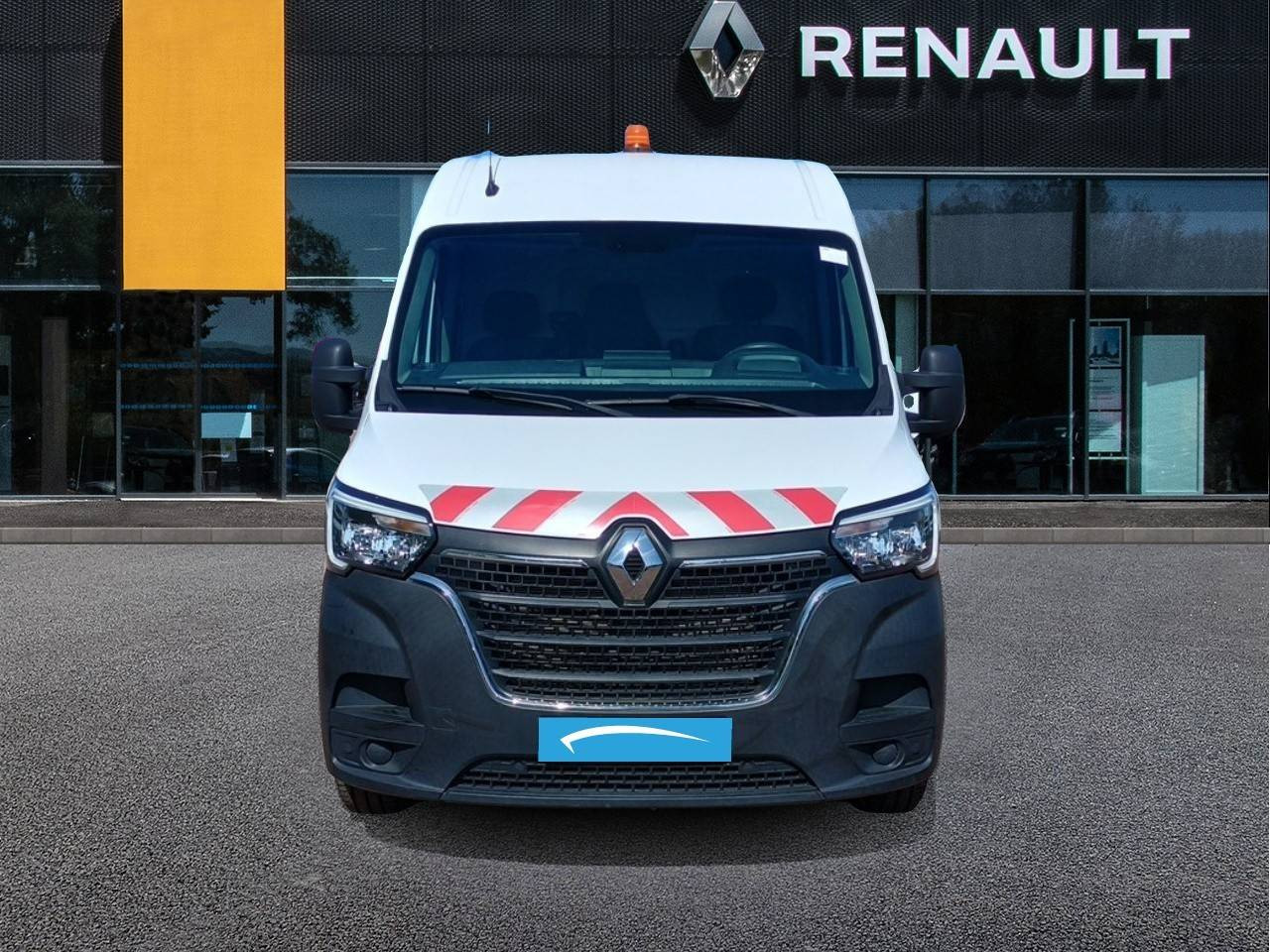 Vente en ligne Renault Master Fourgon MASTER FGN TRAC F3300 L2H2 BLUE DCI 135 au prix de 23 490 €