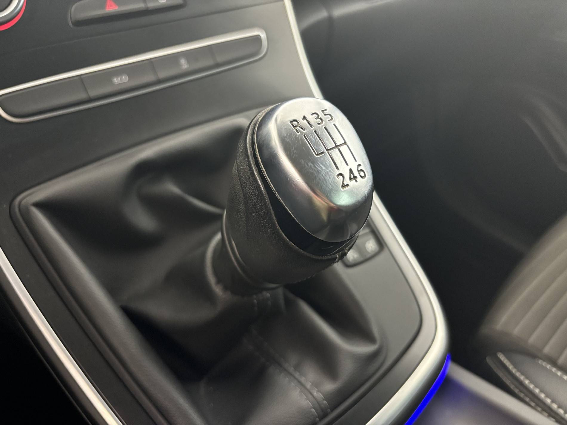 Vente en ligne Renault Scenic 4 Scenic Blue dCi 120 au prix de 15 590 €
