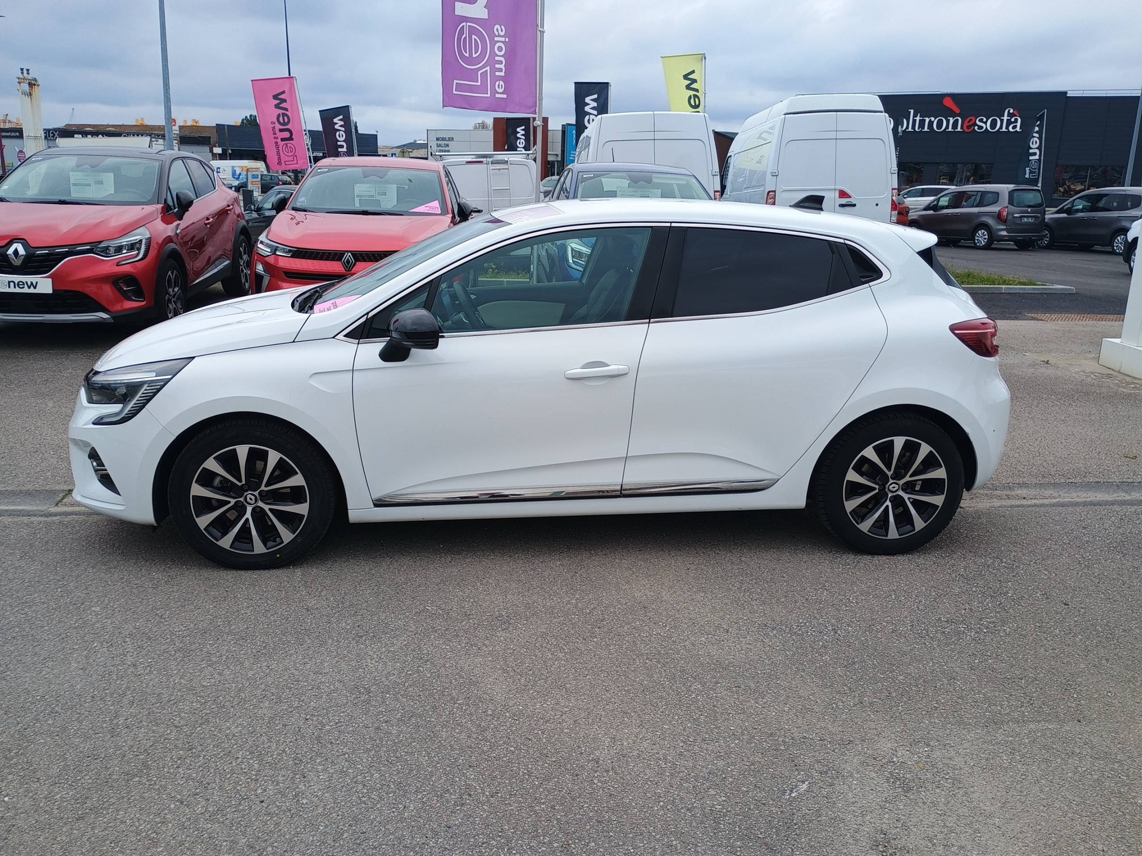 Vente en ligne Renault Clio 5 Clio E-Tech full hybrid 145 au prix de 16 990 €