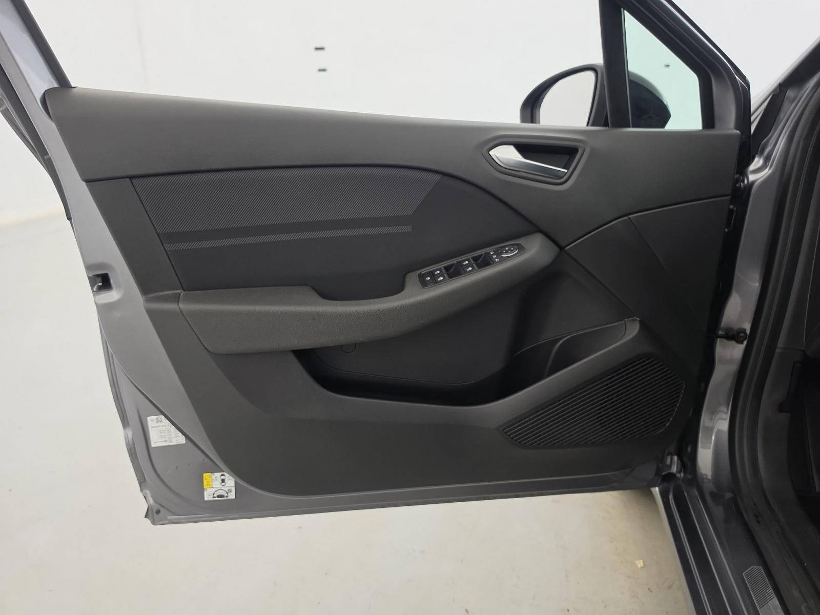 Vente en ligne Renault Clio 5 Clio E-Tech full hybrid 145 au prix de 19 785 €