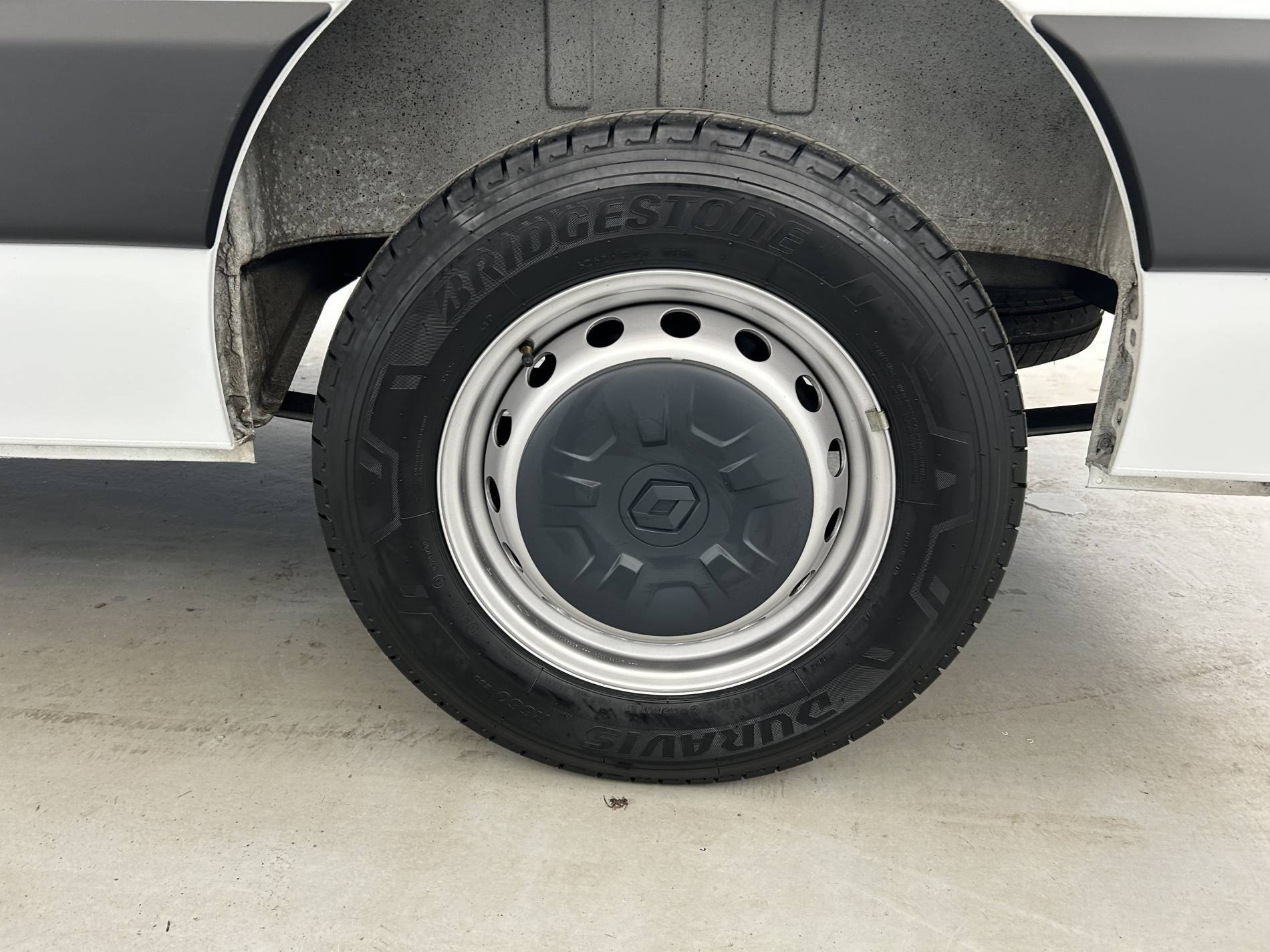 Vente en ligne Renault Master Fourgon MASTER FGN TRAC F3500 L2H2 BLUE DCI 135 au prix de 23 880 €