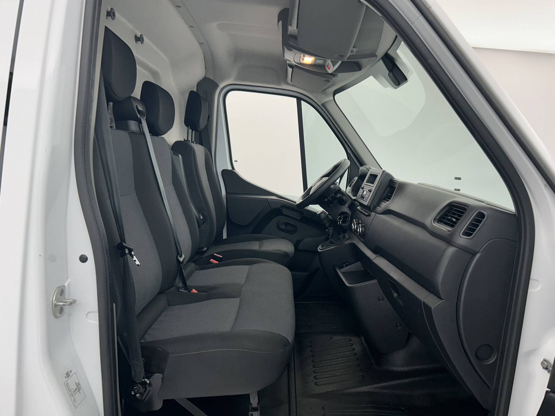 Vente en ligne Renault Master Fourgon MASTER FGN TRAC F3500 L2H2 BLUE DCI 135 au prix de 23 290 €