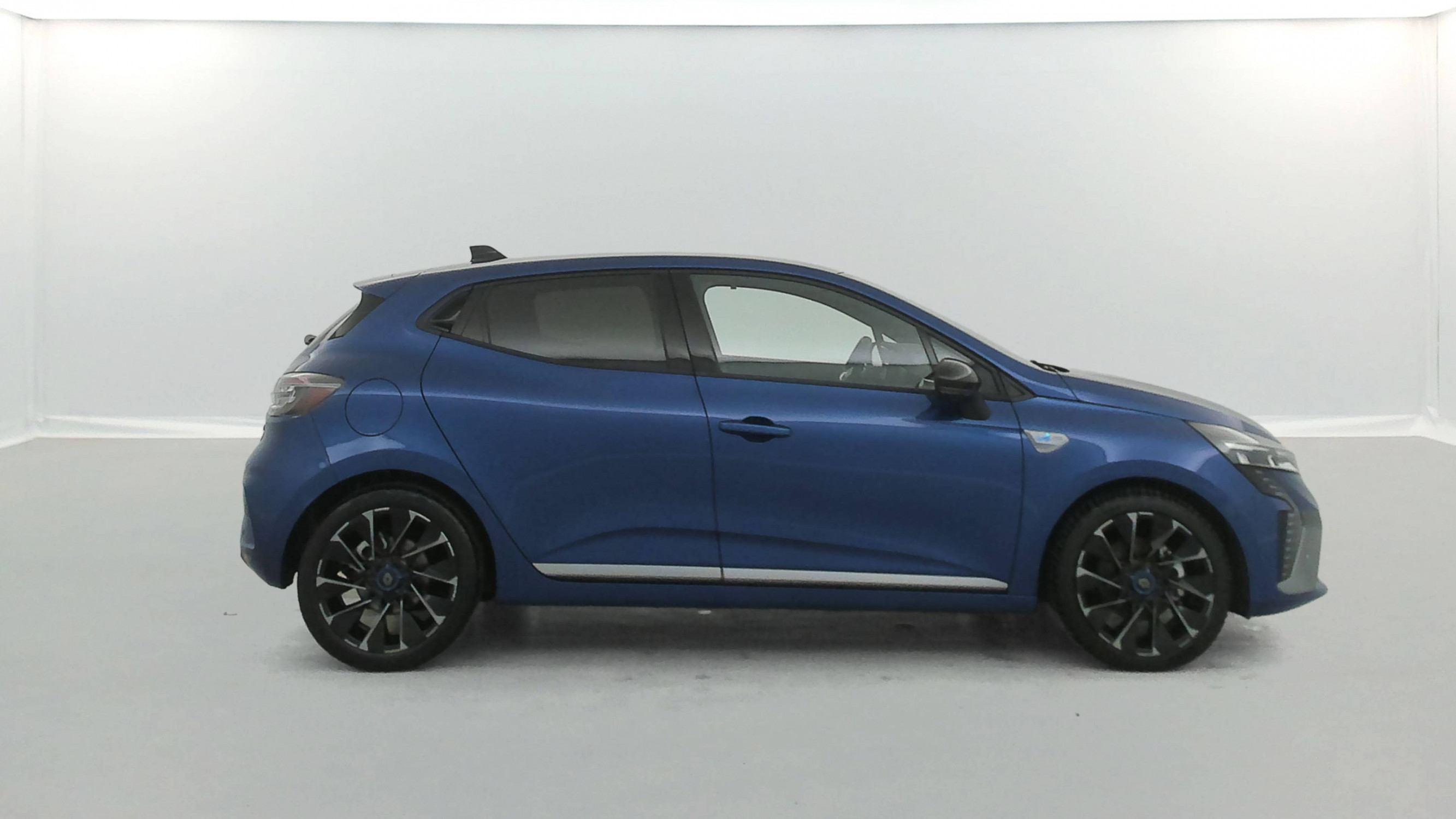 Vente en ligne Renault Clio 5 Clio E-Tech full hybrid 145 au prix de 20 390 €