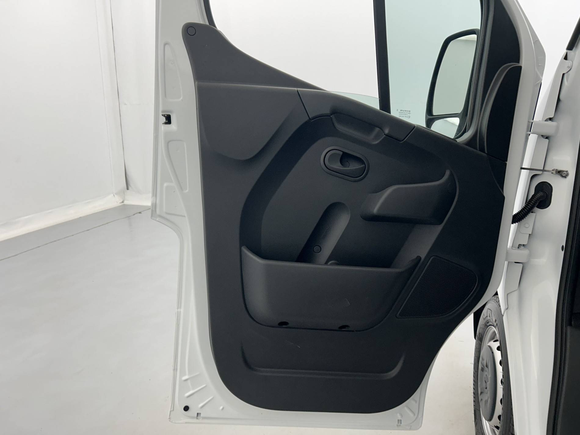 Vente en ligne Renault Master Fourgon MASTER FGN TRAC F3500 L2H2 BLUE DCI 135 au prix de 23 880 €
