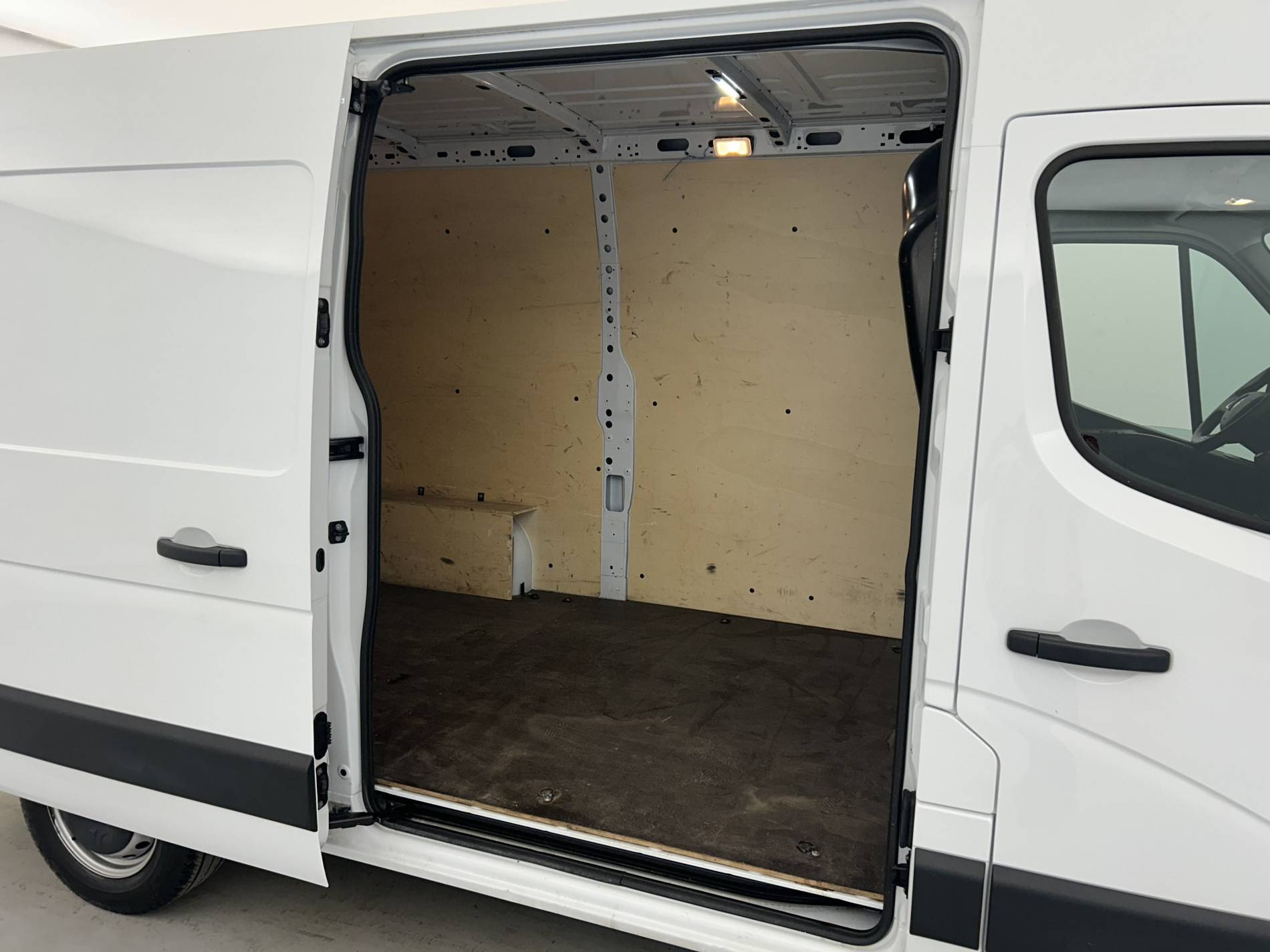 Vente en ligne Renault Master Fourgon MASTER FGN TRAC F3500 L2H2 BLUE DCI 135 au prix de 24 000 €