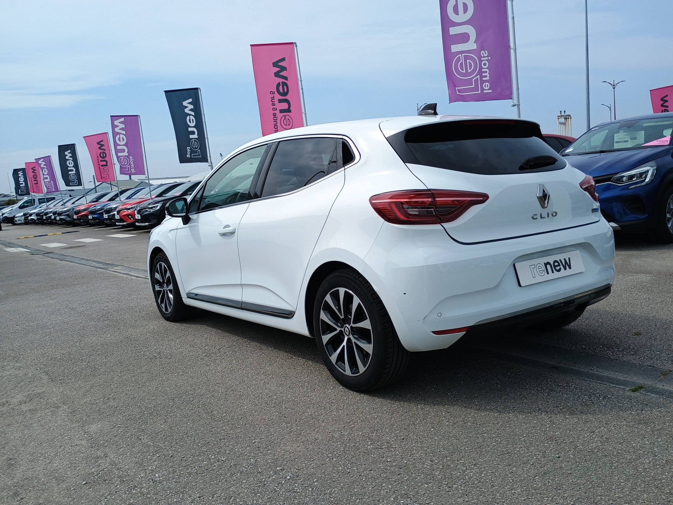 Vente en ligne Renault Clio 5 Clio E-Tech full hybrid 145 au prix de 16 990 €
