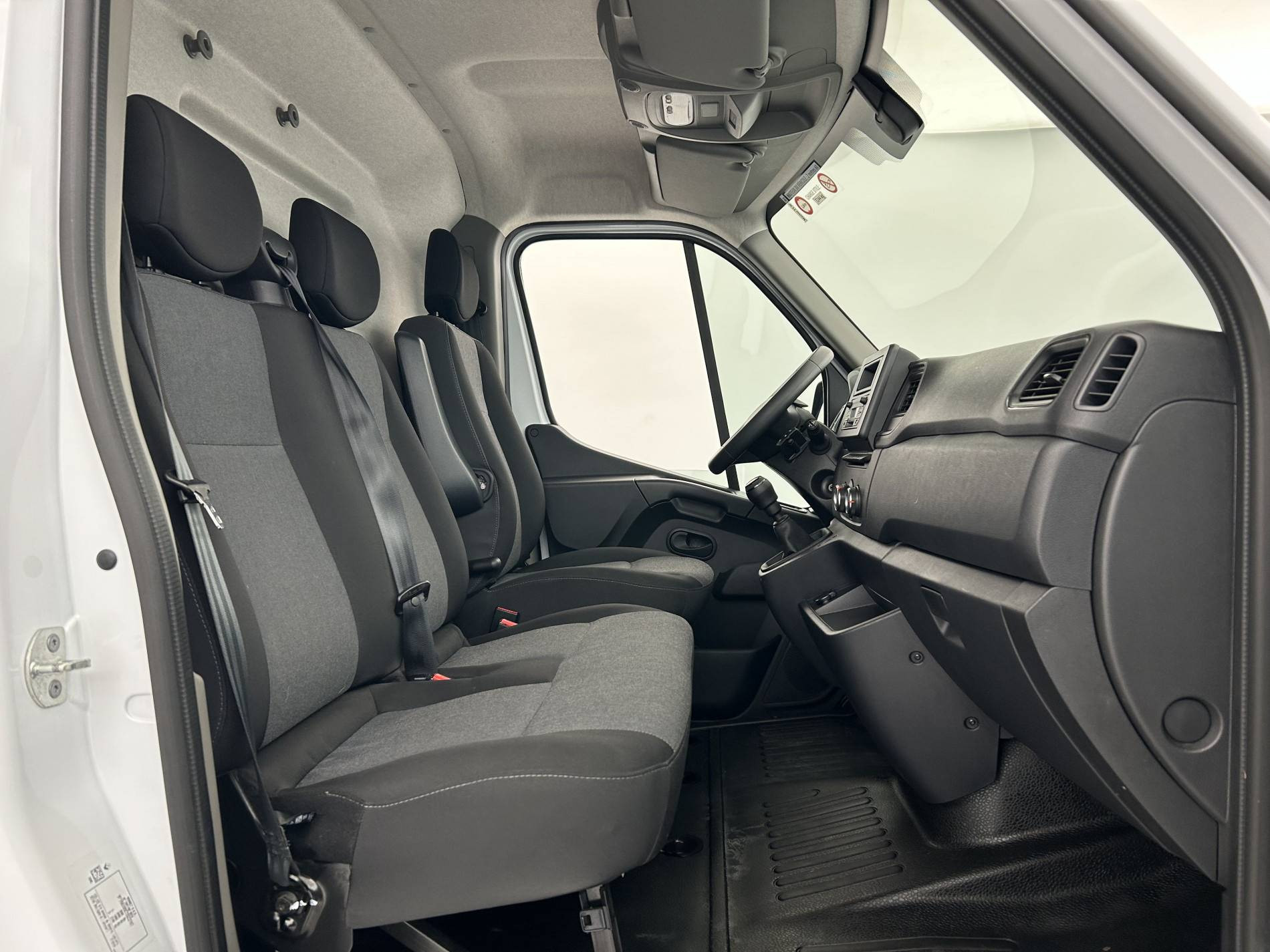 Vente en ligne Renault Master Fourgon MASTER FGN TRAC F3500 L2H2 BLUE DCI 135 au prix de 25 990 €