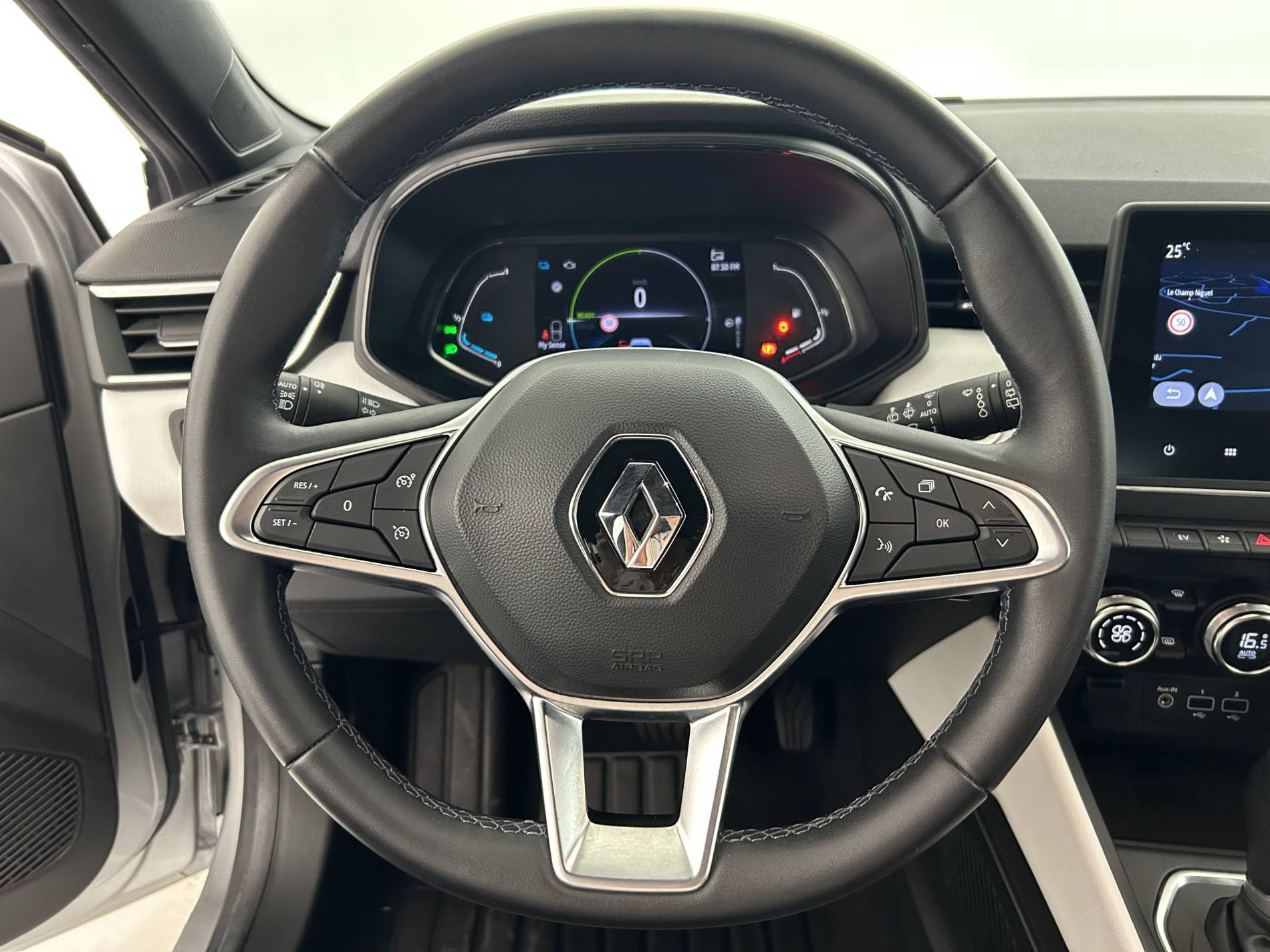 Vente en ligne Renault Clio 5 Clio E-Tech 140 - 21N au prix de 16 890 €