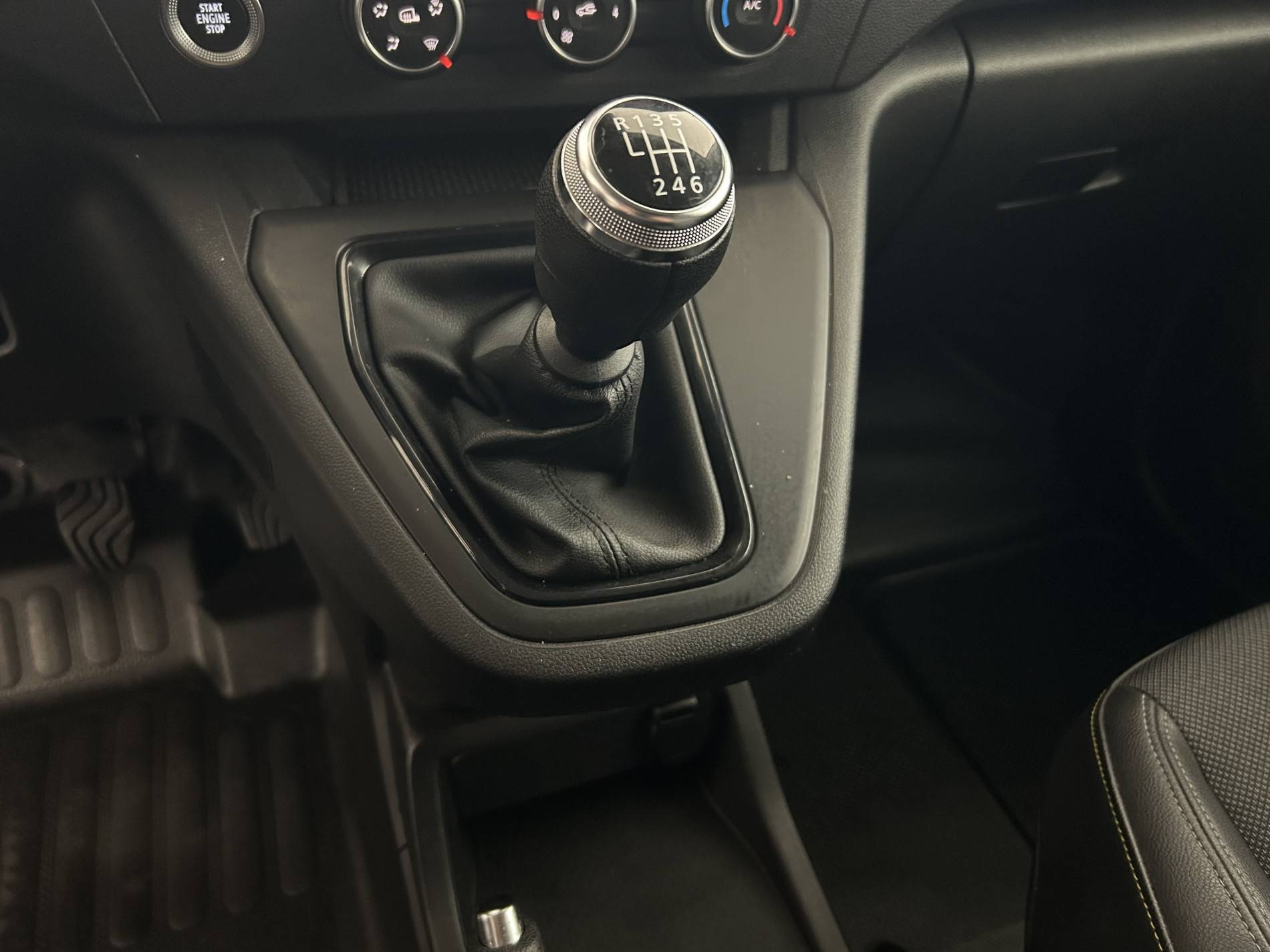 Vente en ligne Renault Kangoo Van  BLUE DCI 95 au prix de 13 990 €