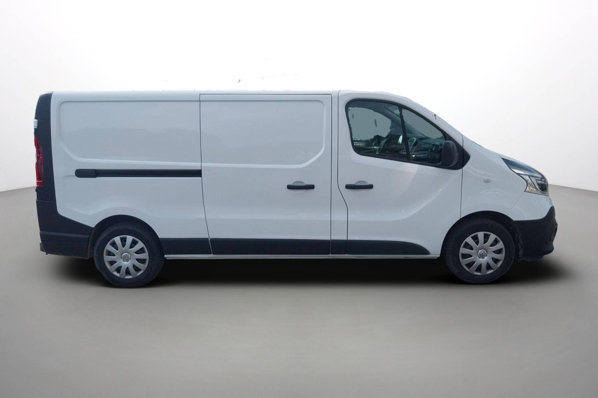 Vente en ligne Renault Trafic 3 Fourgon TRAFIC FGN L2H1 1300 KG DCI 120 au prix de 21 490 €