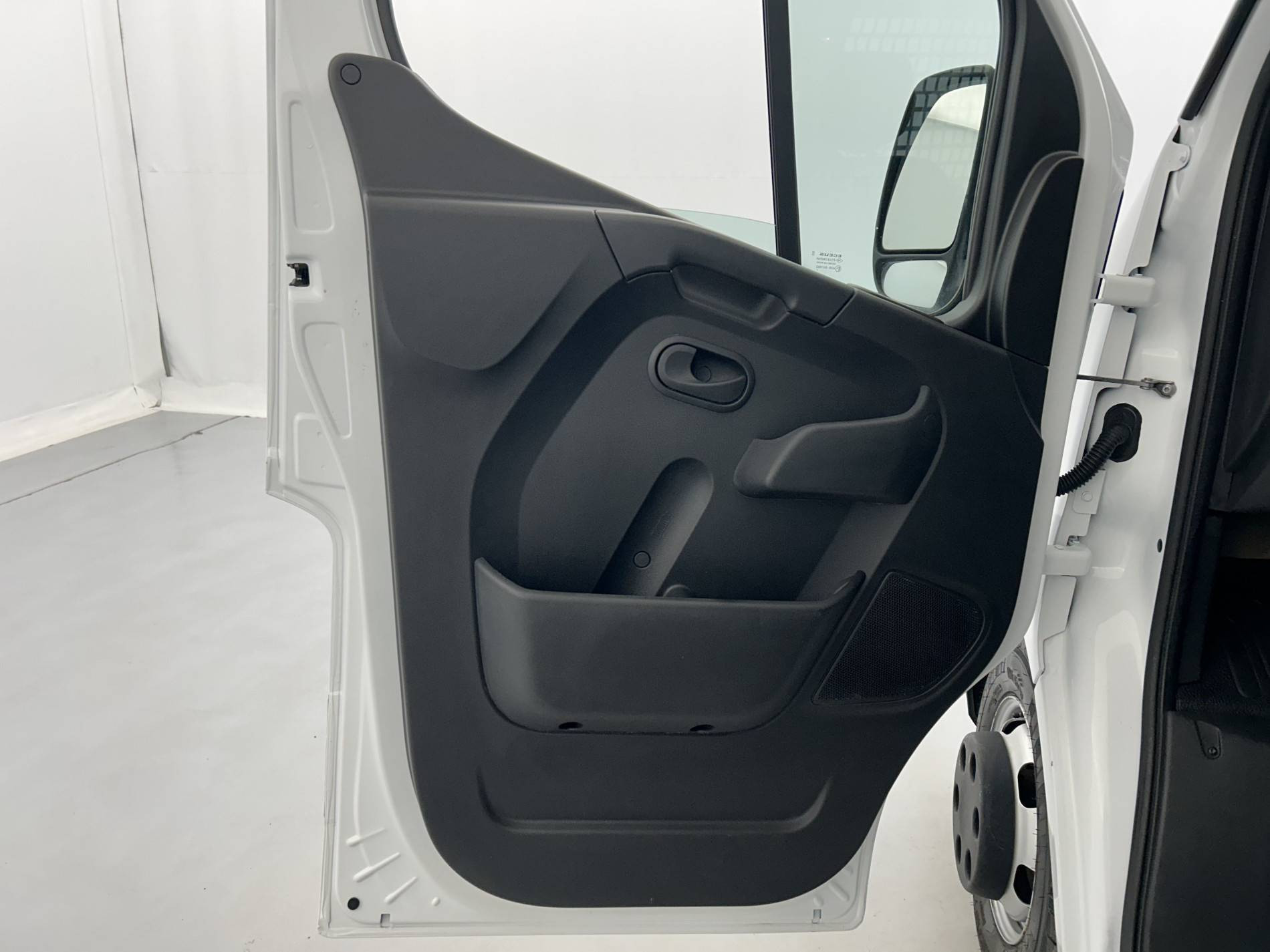 Vente en ligne Renault Master 3 Châssis Cabine MASTER CC PROP RJ3500 L2 PAFC BLUE DCI 130 EURO VI au prix de 32 990 €
