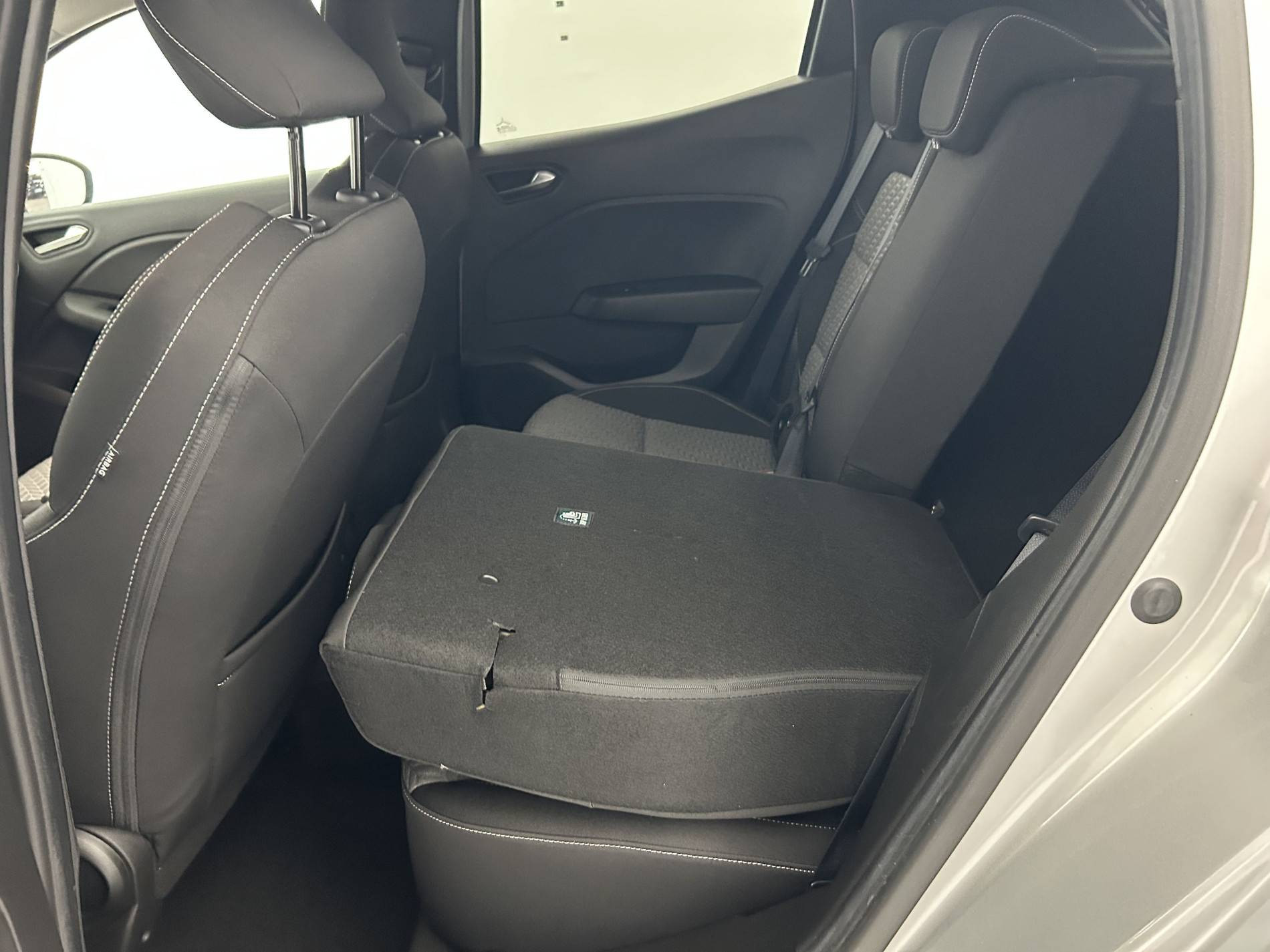 Vente en ligne Renault Clio 5 Clio E-Tech full hybrid 145 au prix de 17 490 €