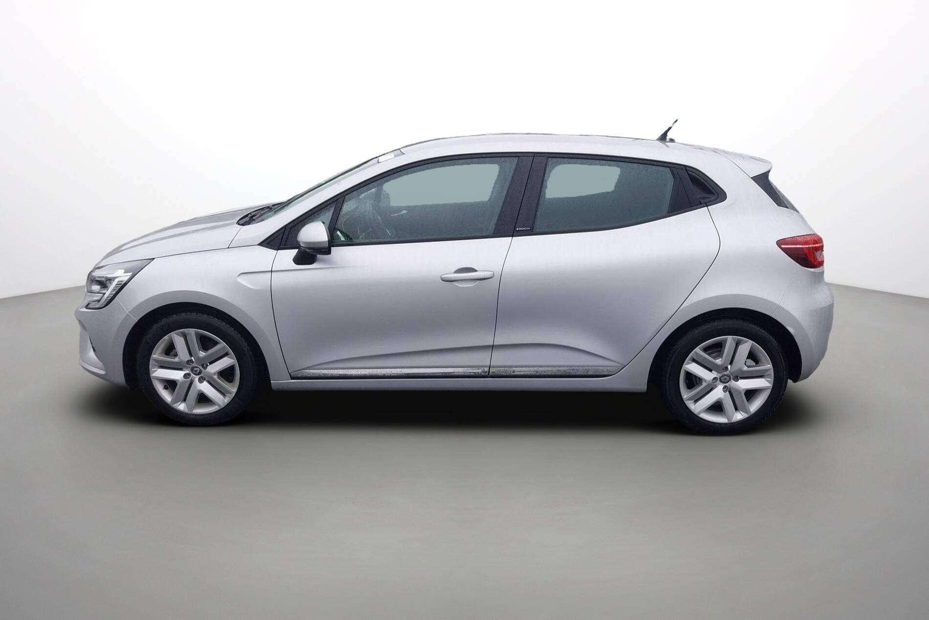 Vente en ligne Renault Clio 5 Clio E-Tech 140 - 21 au prix de 14 490 €