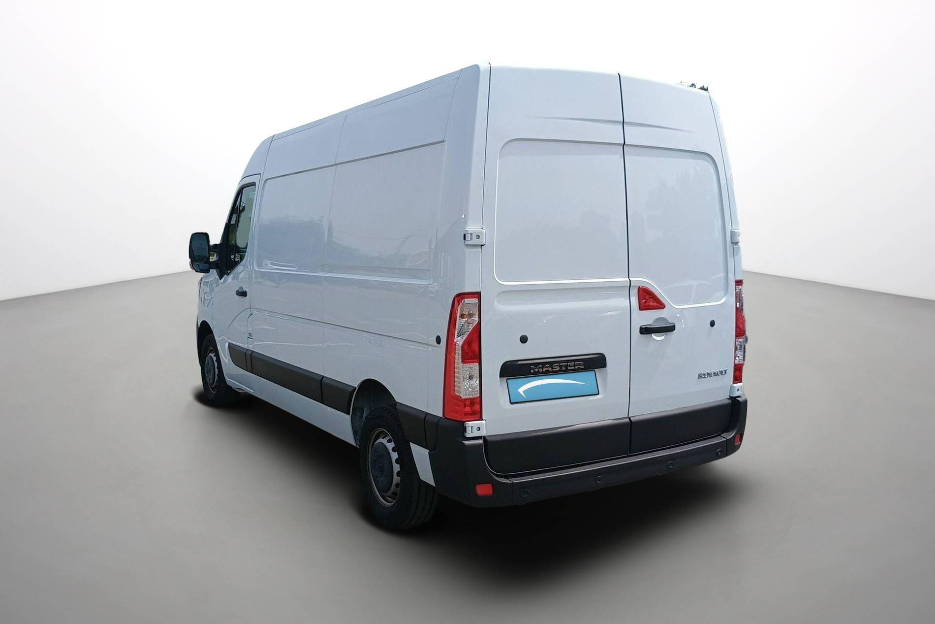 Vente en ligne Renault Master Fourgon MASTER FGN TRAC F3500 L2H2 BLUE DCI 135 au prix de 24 990 €