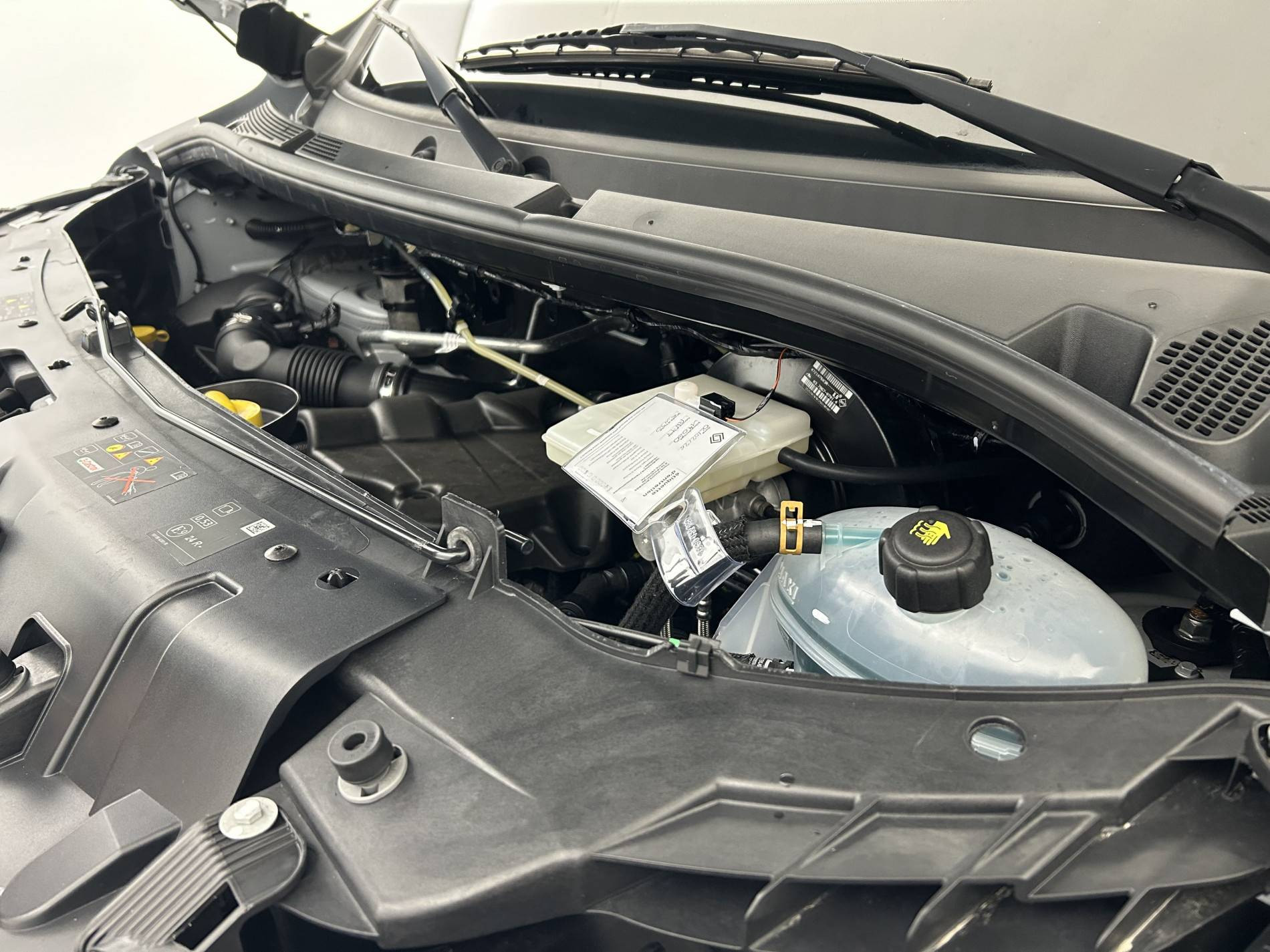 Vente en ligne Renault Master Fourgon MASTER FGN TRAC F3500 L2H2 BLUE DCI 135 au prix de 27 990 €