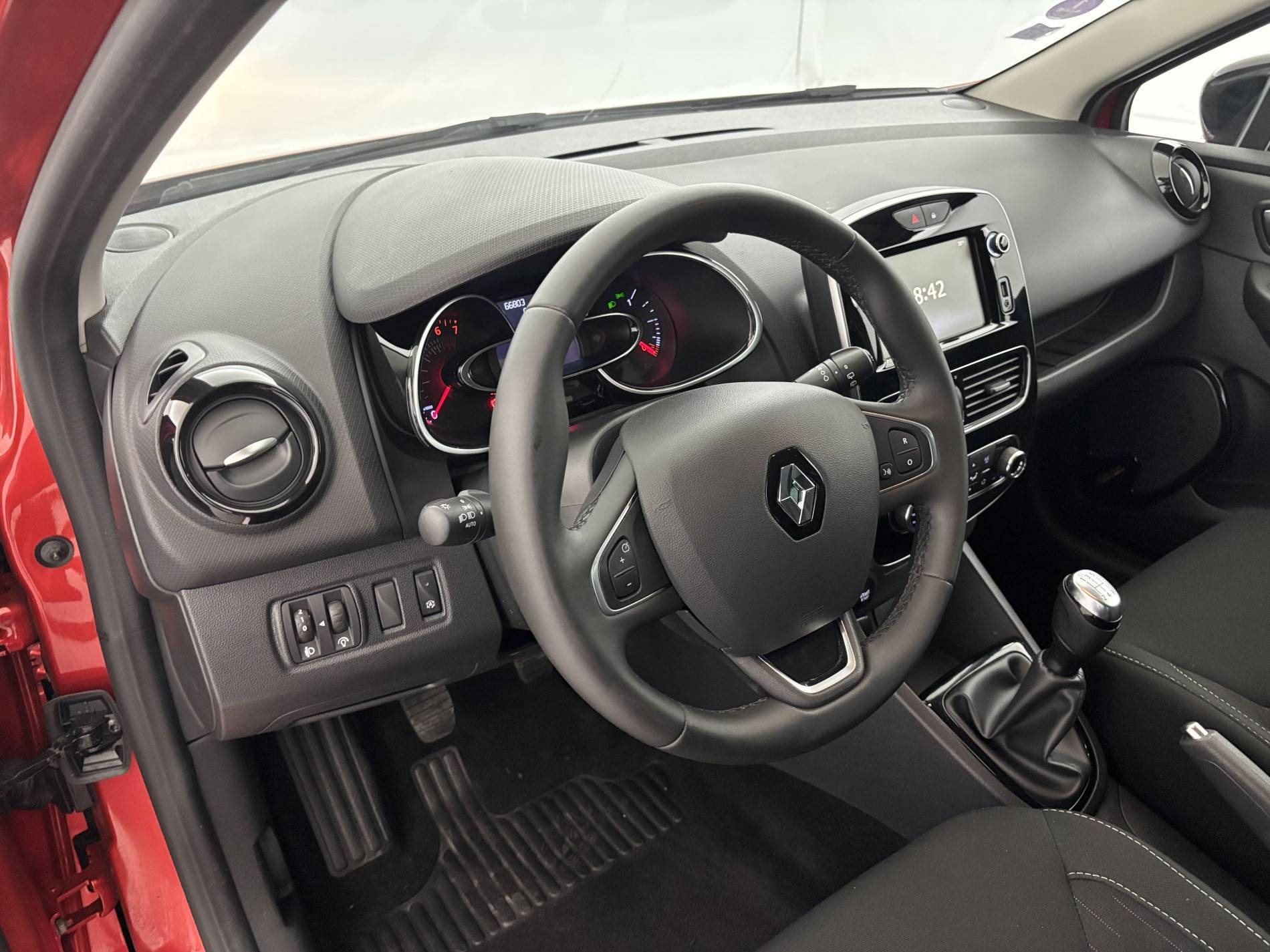 Vente en ligne Renault Clio 4 Clio TCe 90 E6C au prix de 11 790 €