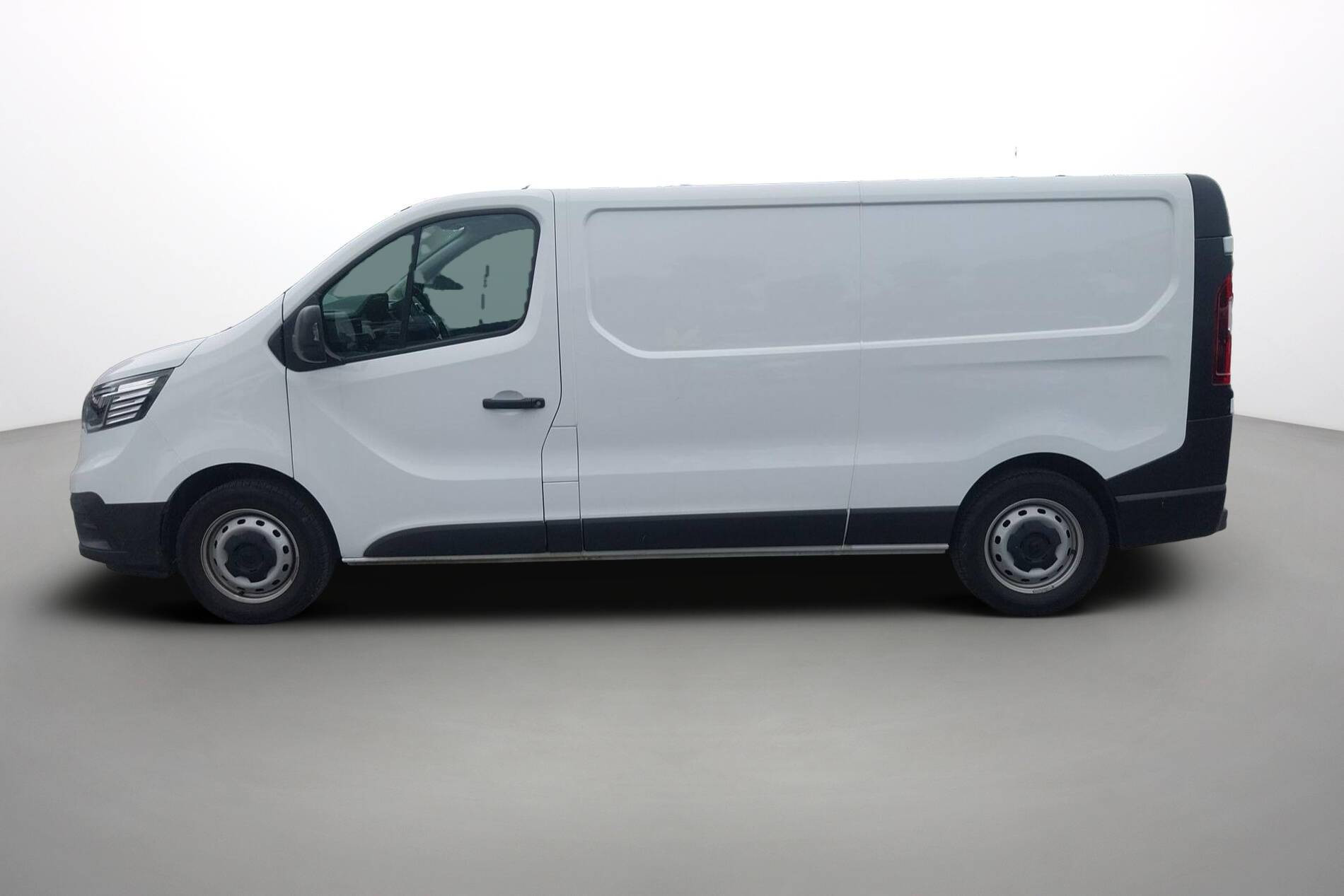 Vente en ligne Renault Trafic 3 Fourgon TRAFIC FGN L2H1 3000 KG BLUE DCI 130 au prix de 24 490 €