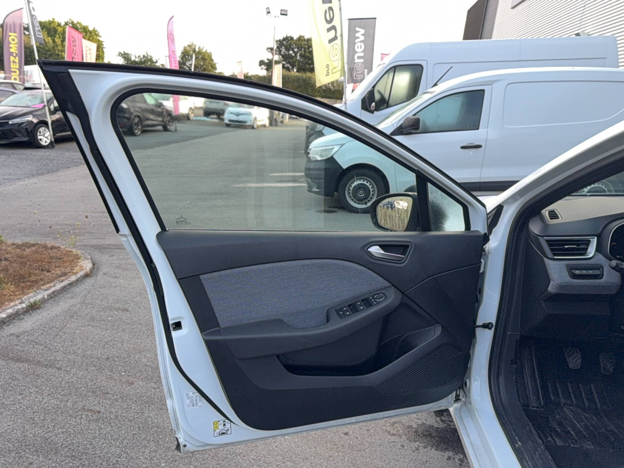 Vente en ligne Renault Clio 5 Clio TCe 90 au prix de 15 990 €