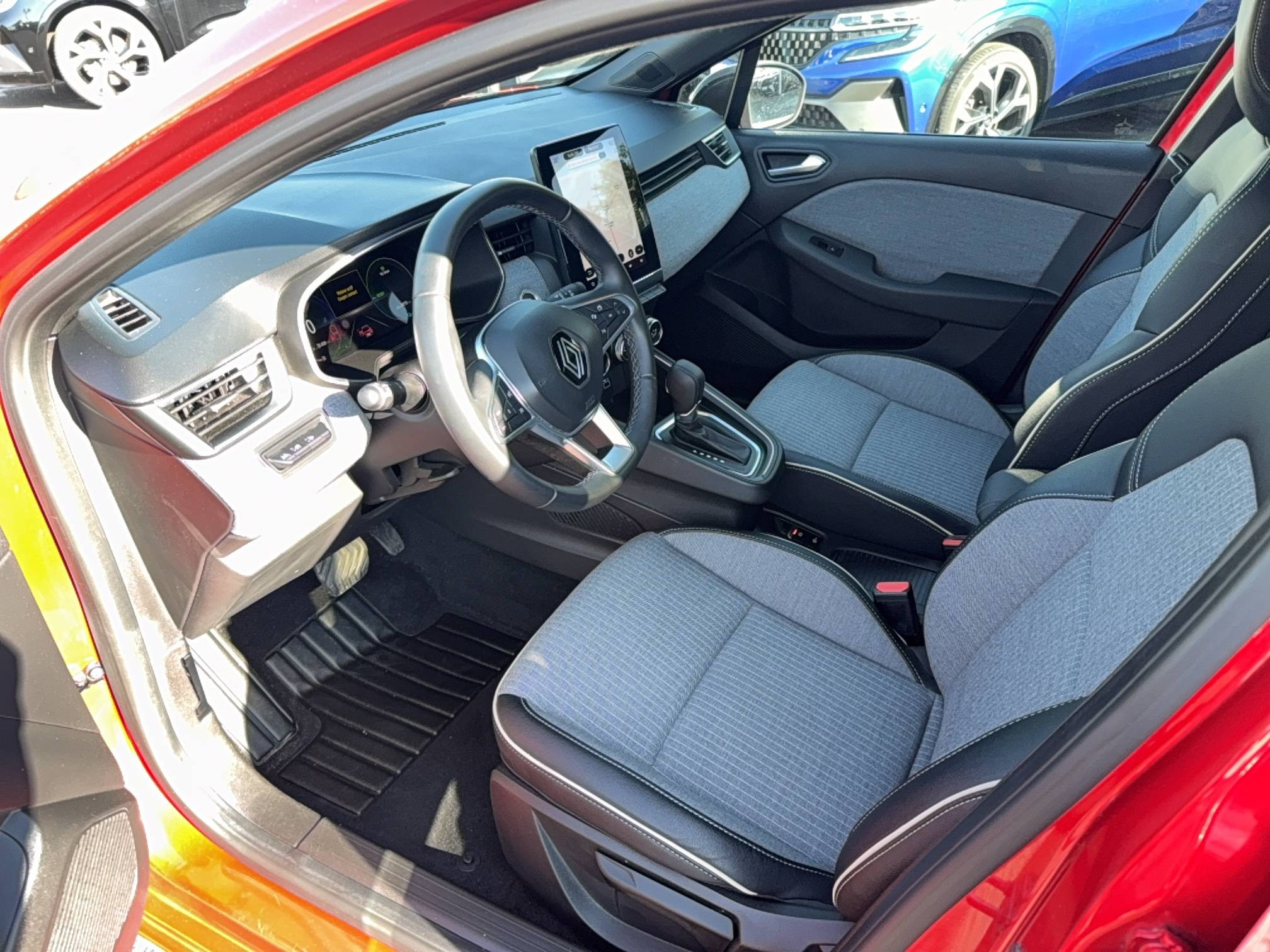 Vente en ligne Renault Clio 5 Clio E-Tech full hybrid 145 au prix de 17 990 €