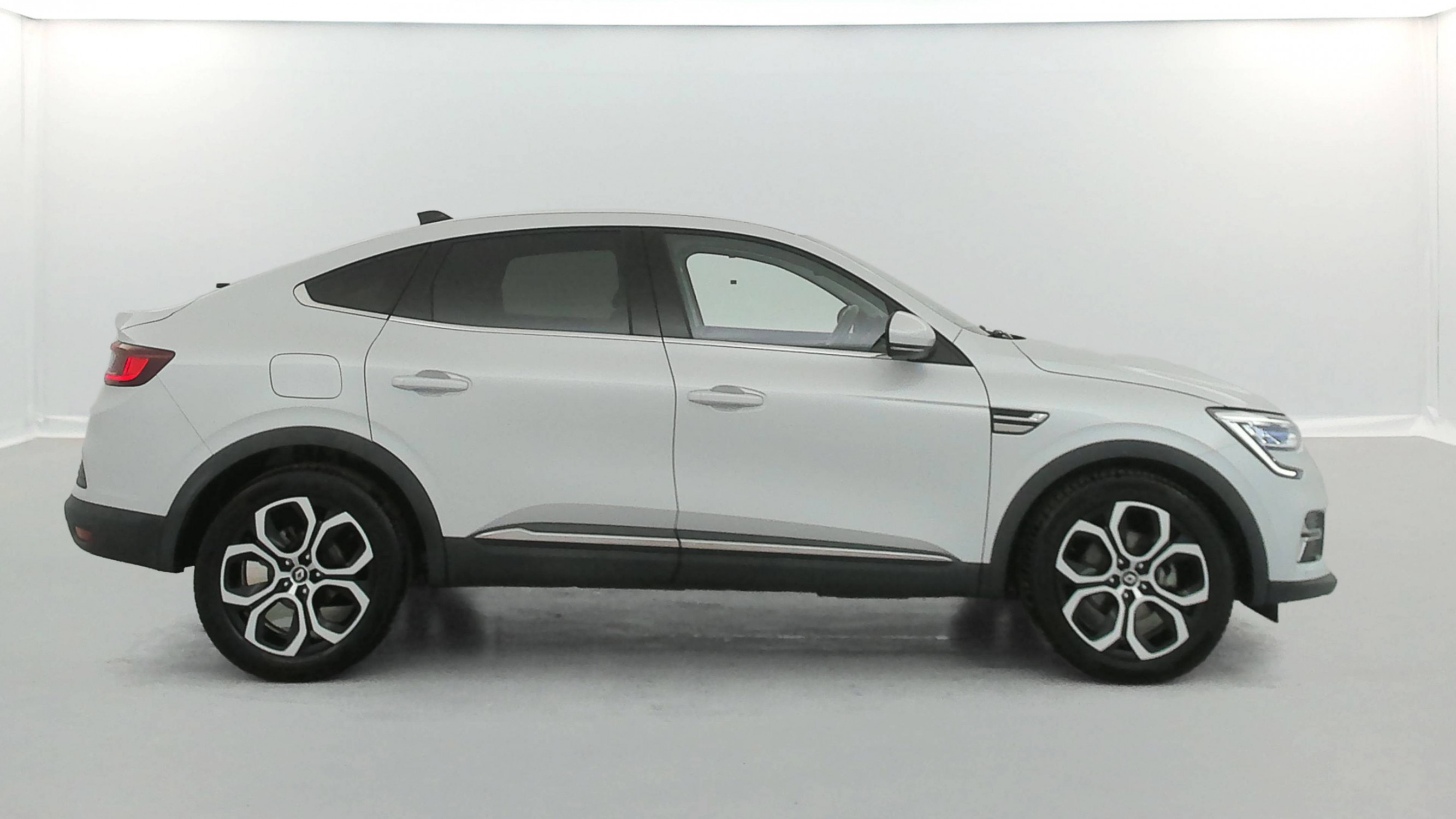 Vente en ligne Renault Arkana  E-Tech 145 - 21B au prix de 17 990 €