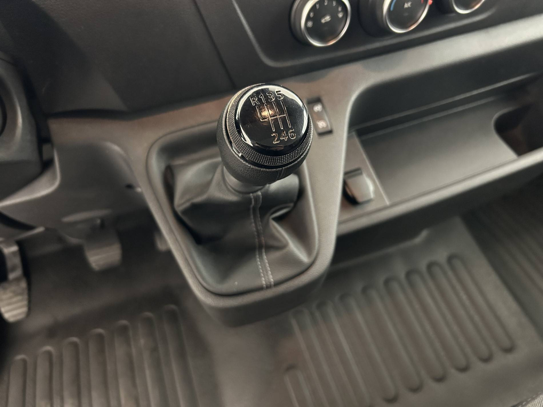 Vente en ligne Renault Master Fourgon MASTER FGN TRAC F3500 L3H3 BLUE DCI 135 au prix de 28 990 €
