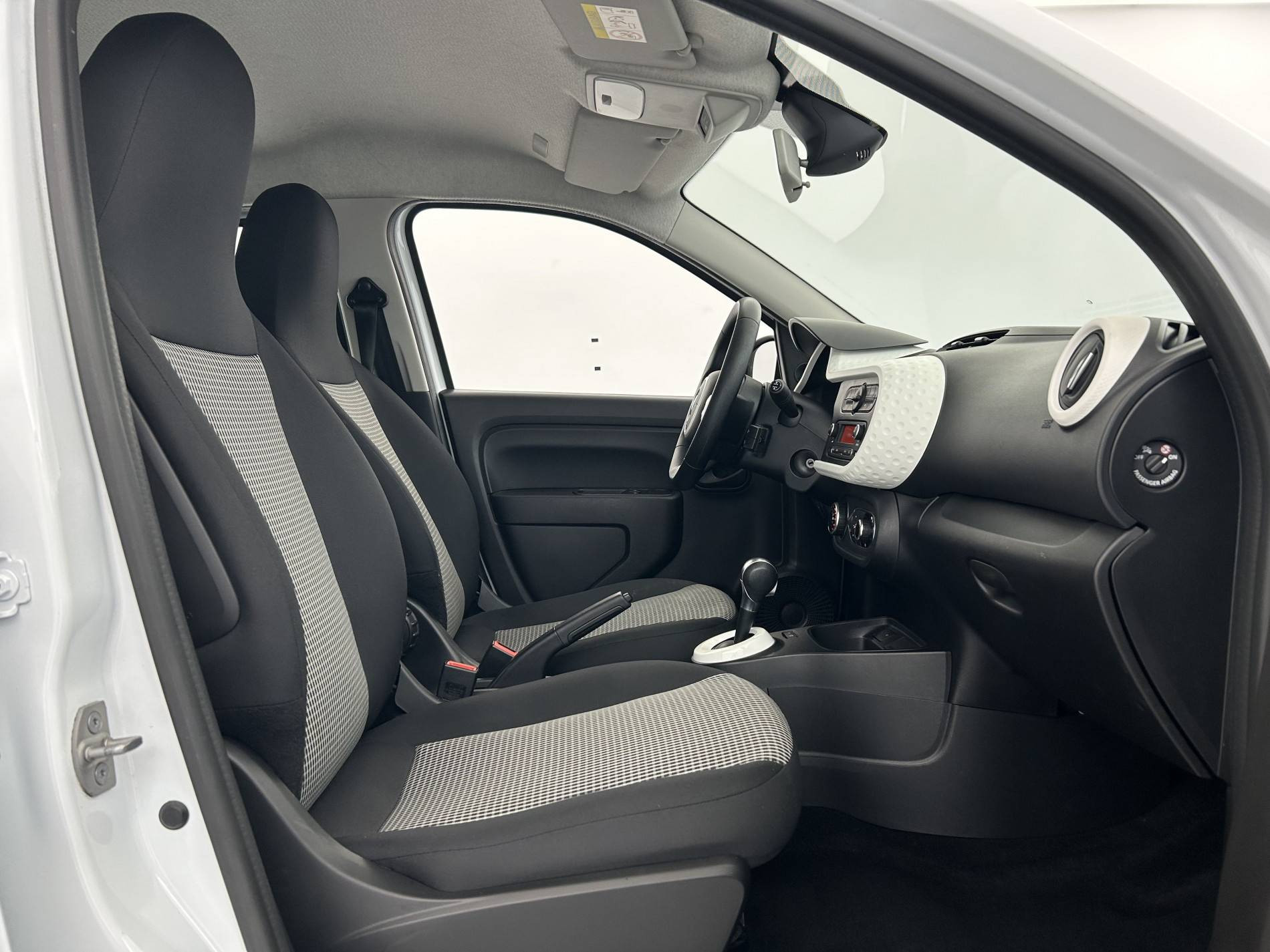 Vente en ligne Renault Twingo Electrique Twingo III E-Tech au prix de 10 490 €