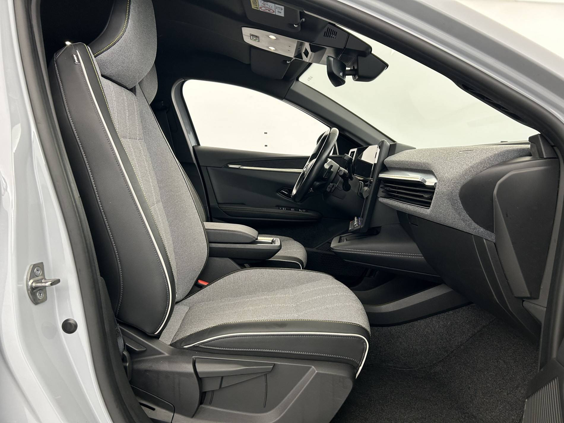 Vente en ligne Renault Megane E-Tech  EV60 220 ch super charge au prix de 20 990 €