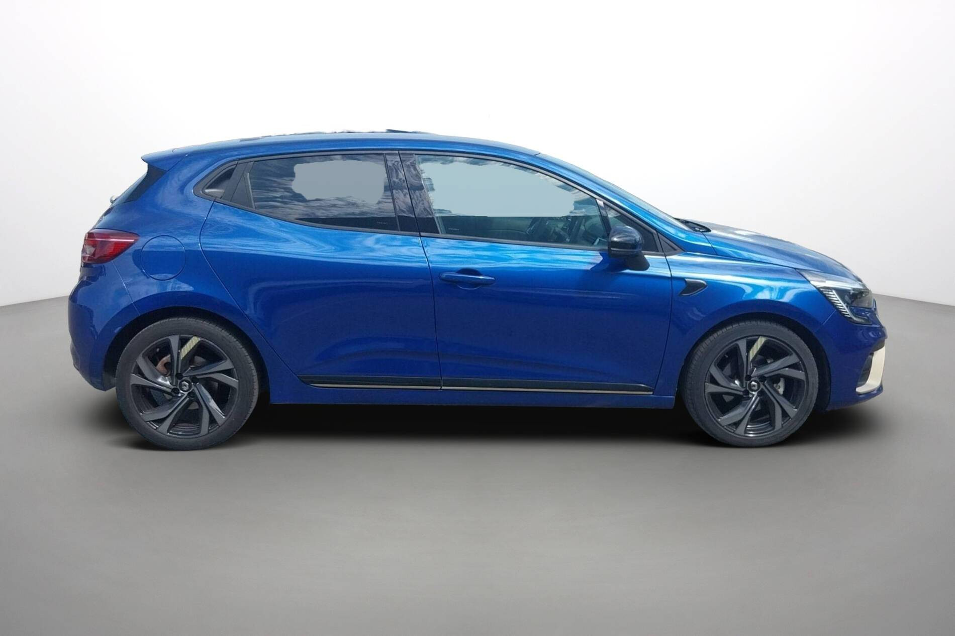 Vente en ligne Renault Clio 5 Clio E-Tech full hybrid 145 au prix de 17 890 €