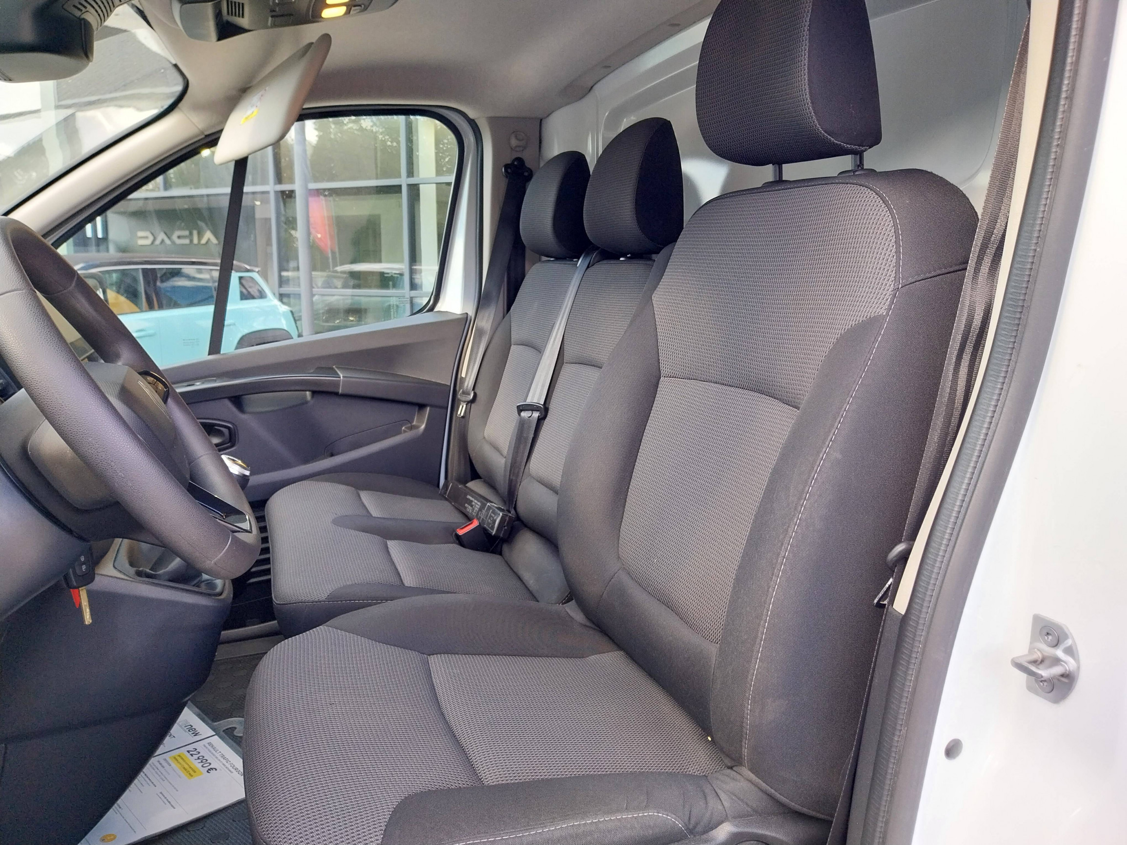 Vente en ligne Renault Trafic 3 Fourgon TRAFIC FG BLUE DCI 130 L1H1 3T GSR2 au prix de 22 990 €