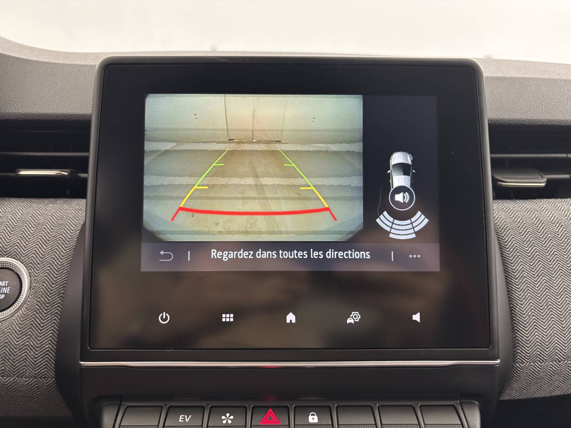 Vente en ligne Renault Clio 5 Clio E-Tech full hybrid 145 au prix de 17 990 €
