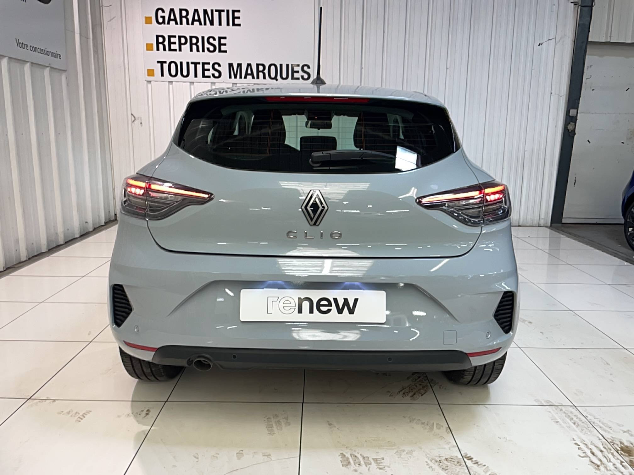 Vente en ligne Renault Clio 5 Clio TCe 90 au prix de 15 990 €