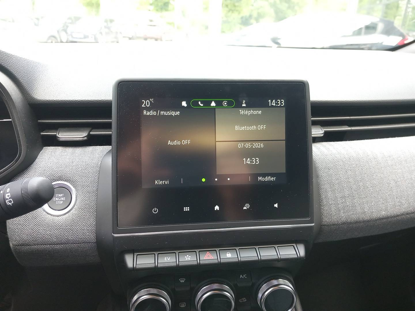 Vente en ligne Renault Clio 5 Clio E-Tech full hybrid 145 au prix de 17 990 €