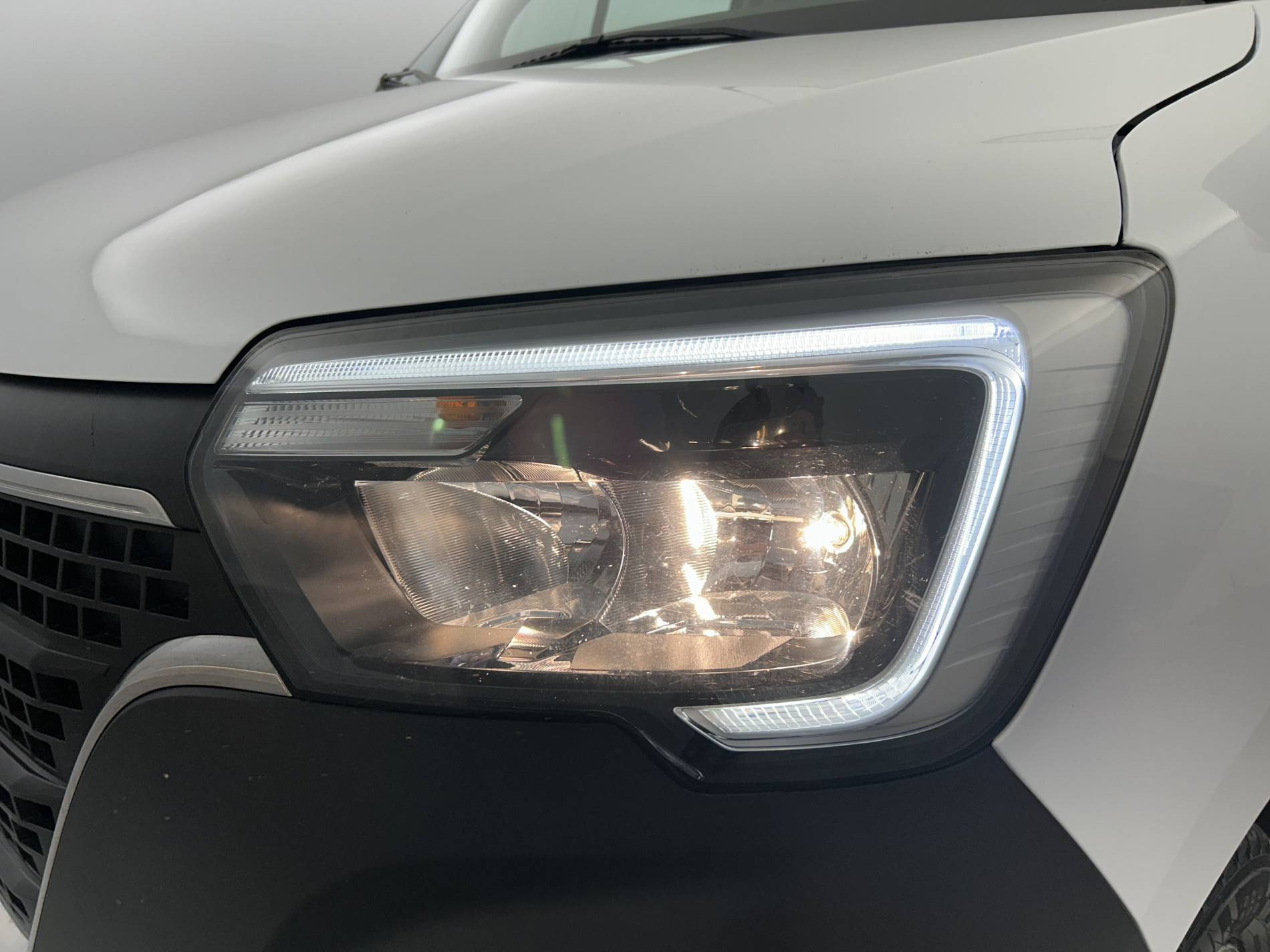 Vente en ligne Renault Master Fourgon MASTER FGN TRAC F3500 L2H2 BLUE DCI 135 au prix de 24 490 €